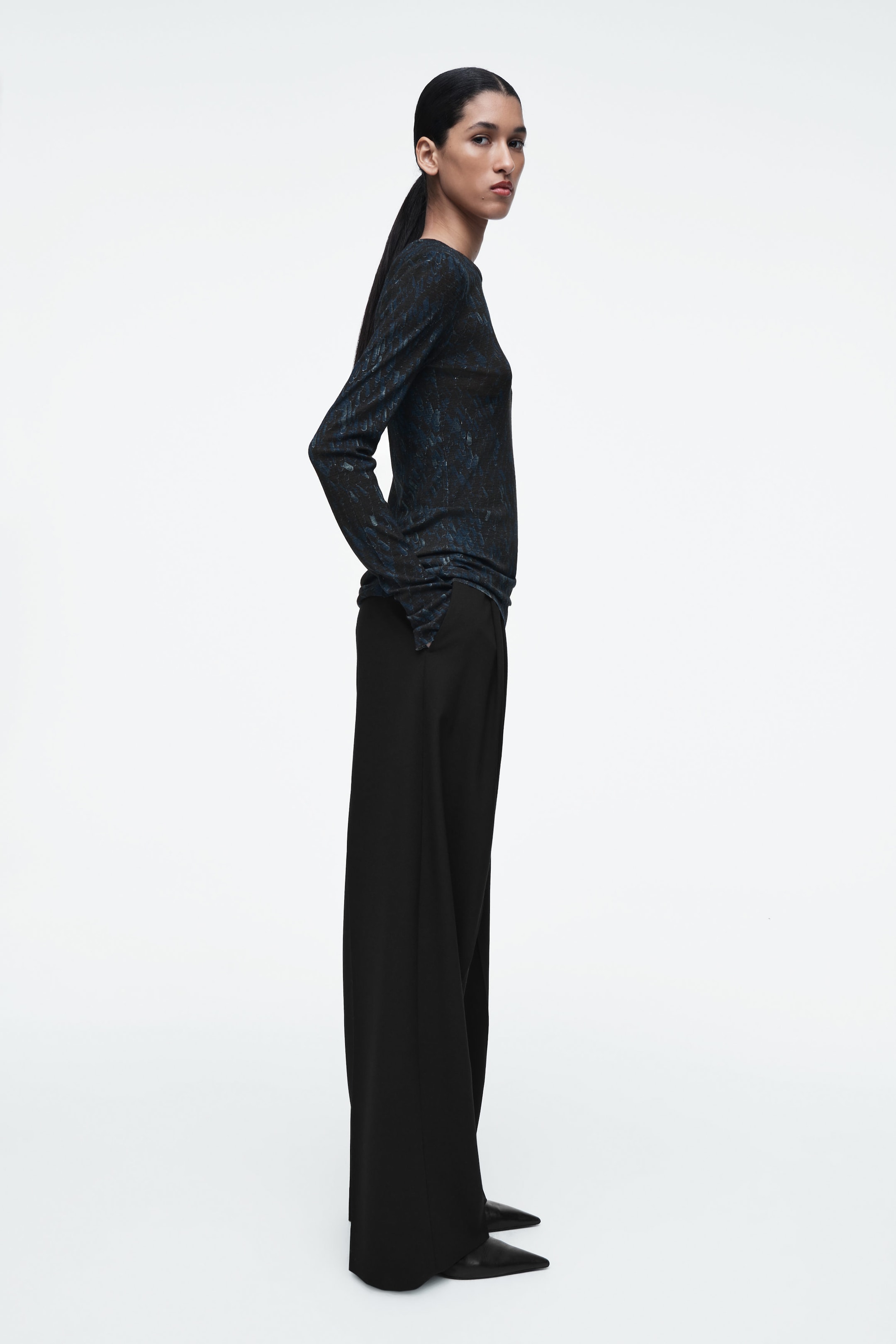 CREW-NECK MERINO WOOL TOP