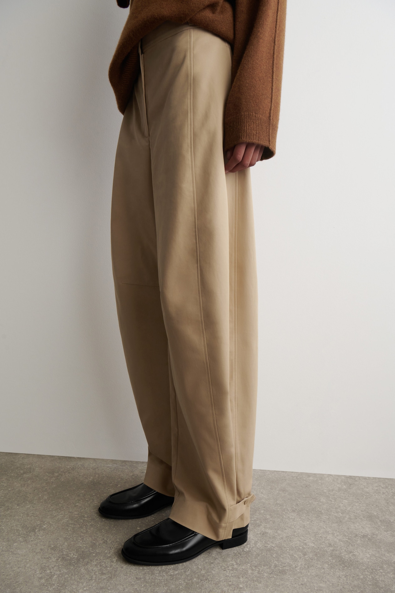UTILITY BARREL-LEG TROUSERS — BEIGE