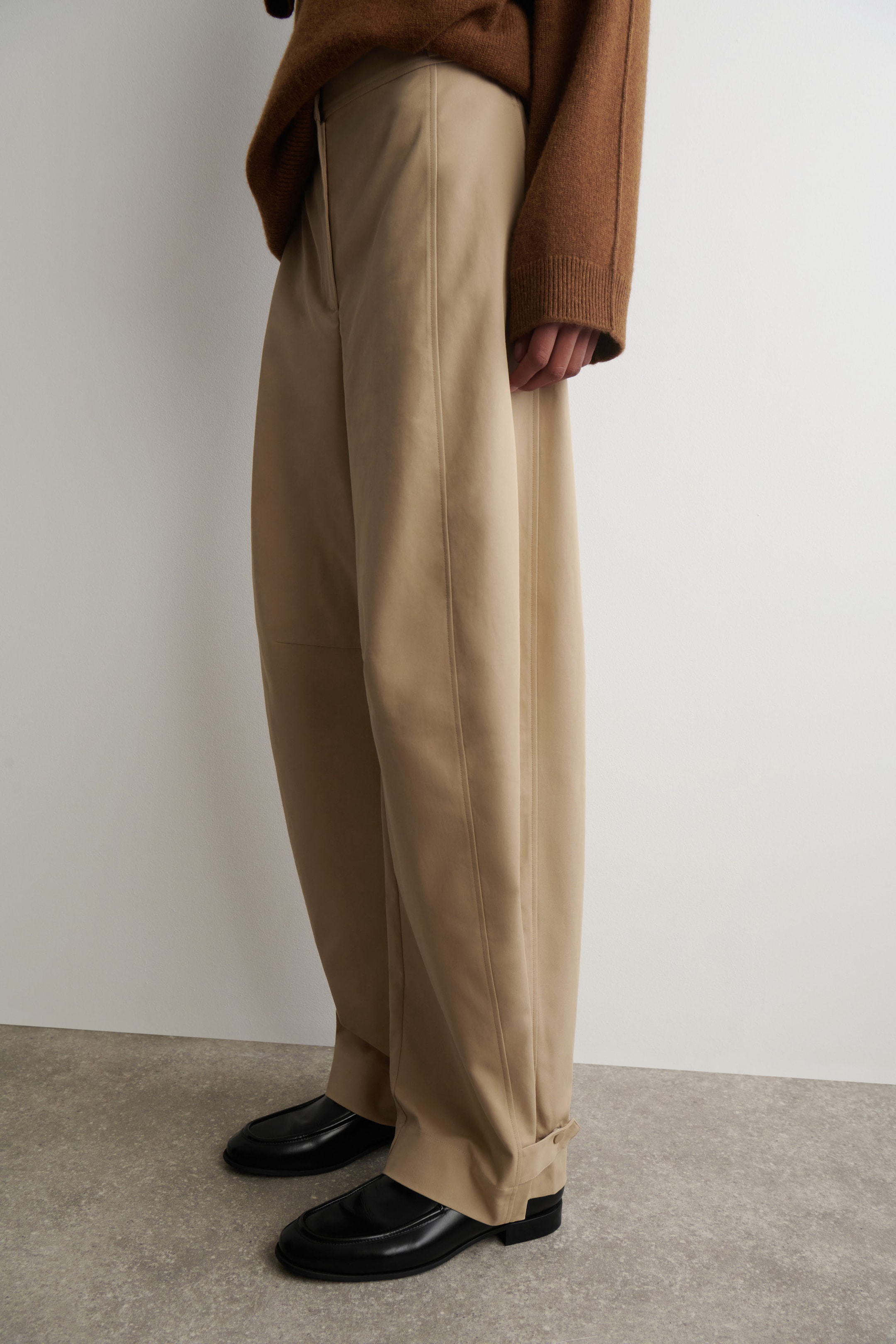 UTILITY BARREL-LEG PANTS