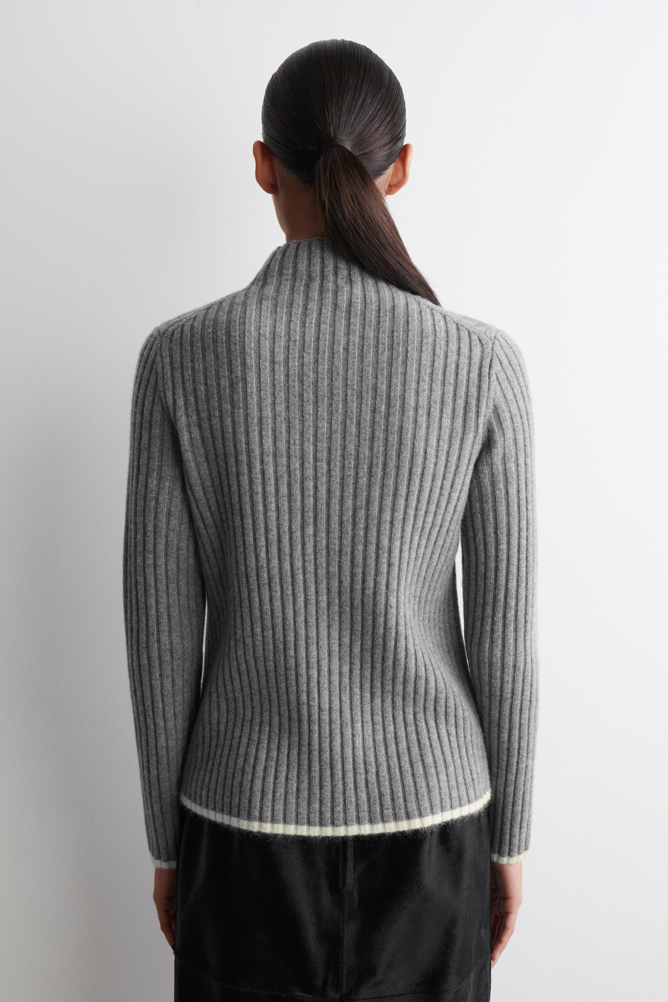 Agrandir l'image: RIBBED WOOL FUNNEL-NECK JUMPER - GRIS / CRÈME - FEMME | H&M BE 4
