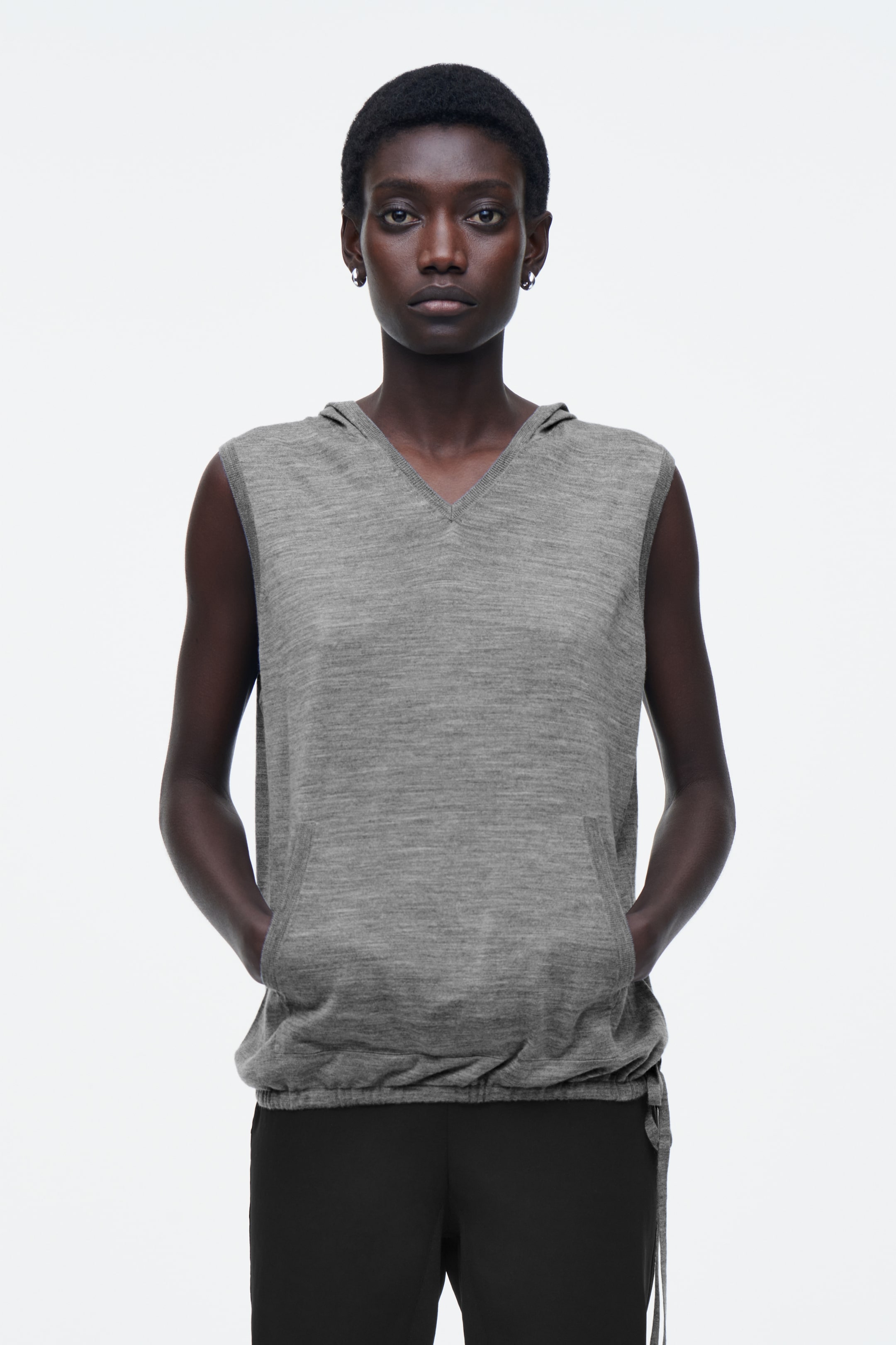 Visualizza immagine più grande: FELPA CON CAPPUCCIO SENZA MANICHE IN LANA MERINO - GRIGIO MÉLANGE - DONNA | H&M IT 1