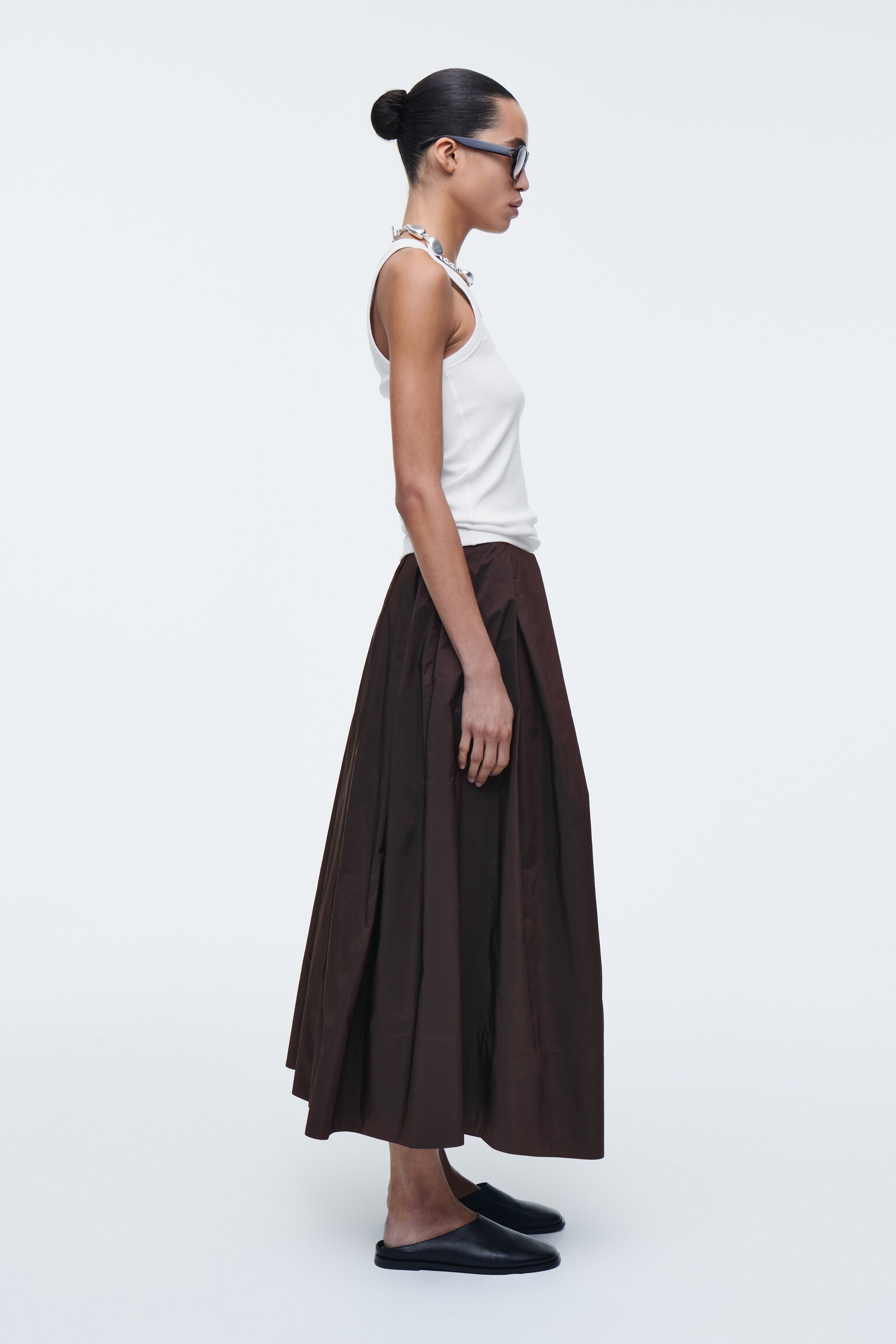 PANTALONES CULOTTE VOLUMINOSOS CON PINZAS - MARRÓN - 7