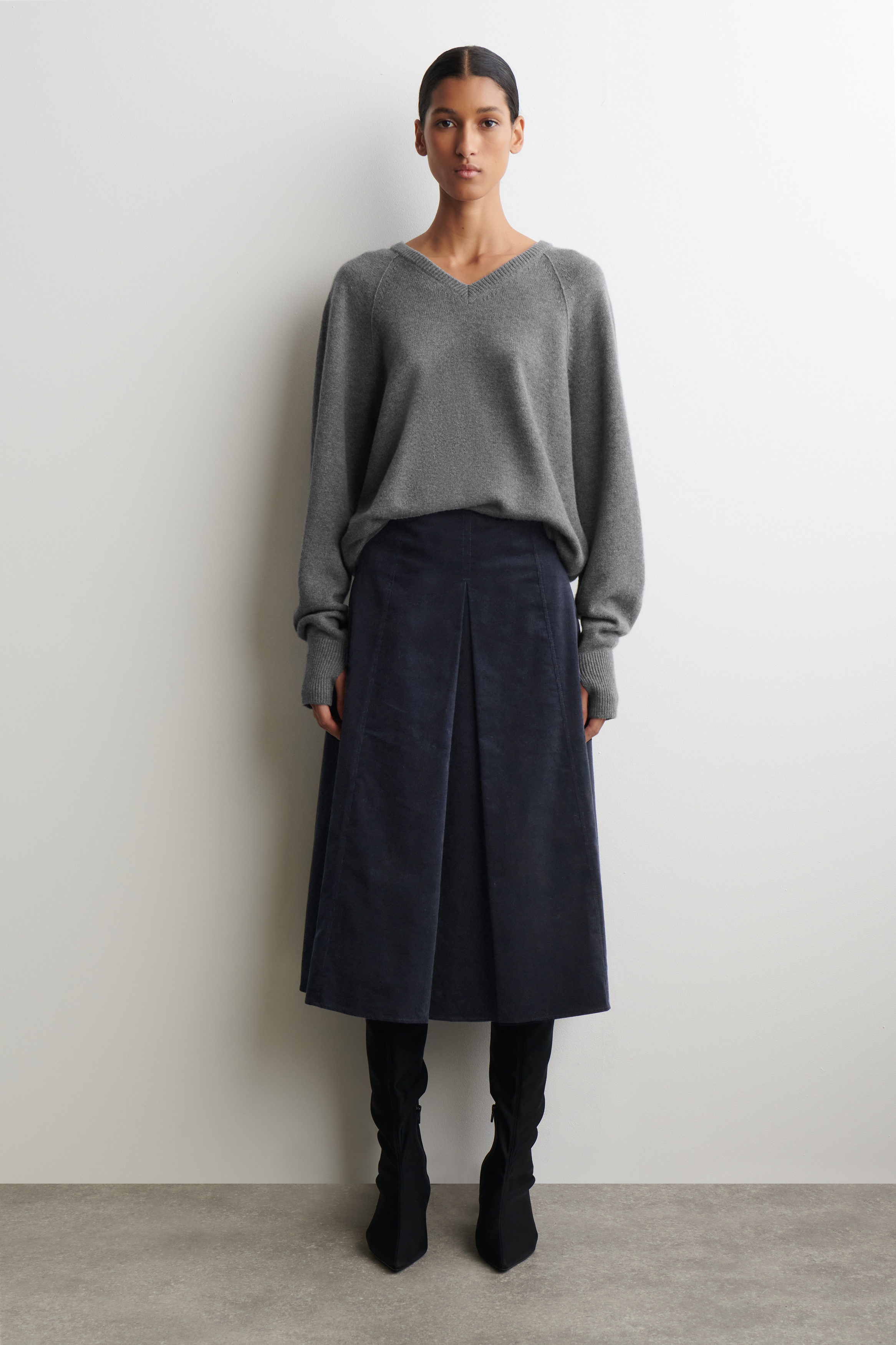 PLEATED CORDUROY MIDI SKIRT - NAVY | COS