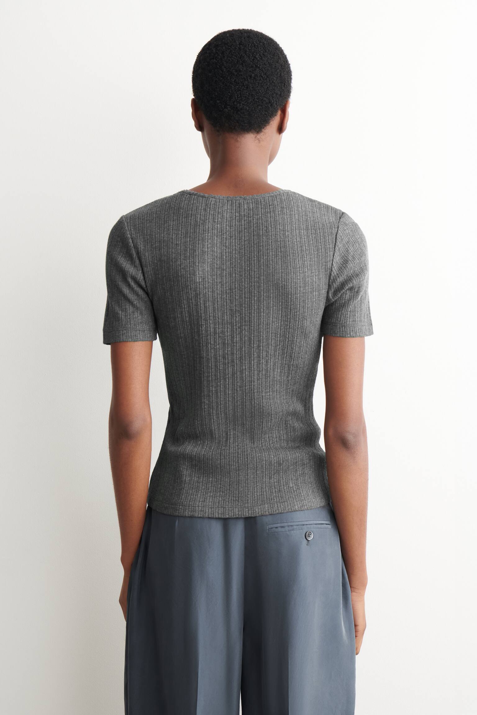 POINTELLE-KNIT T-SHIRT - אפור פחם/IVORY - 5