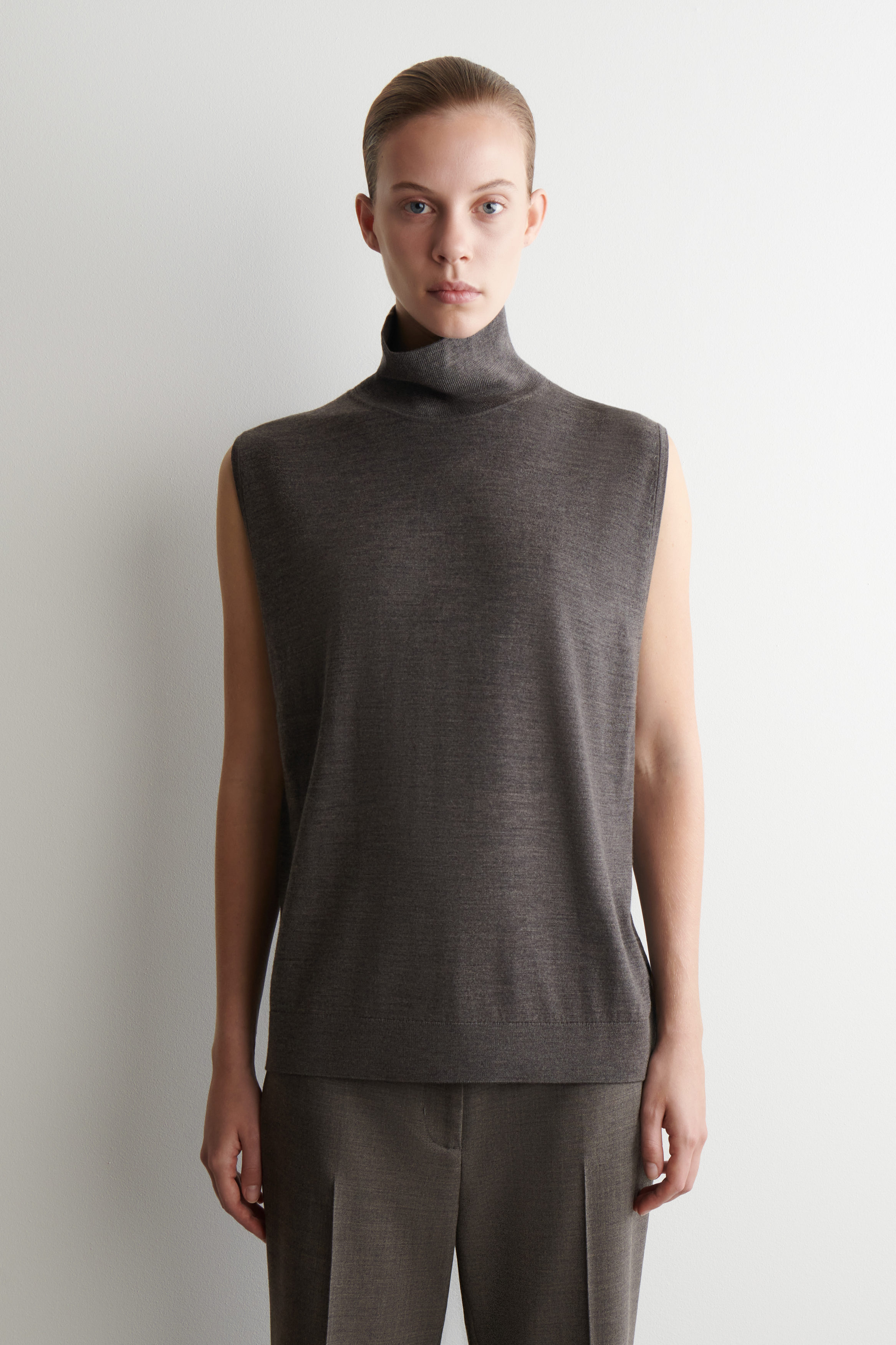 MERINO WOOL ROLL-NECK VEST - STONE MÉLANGE | COS