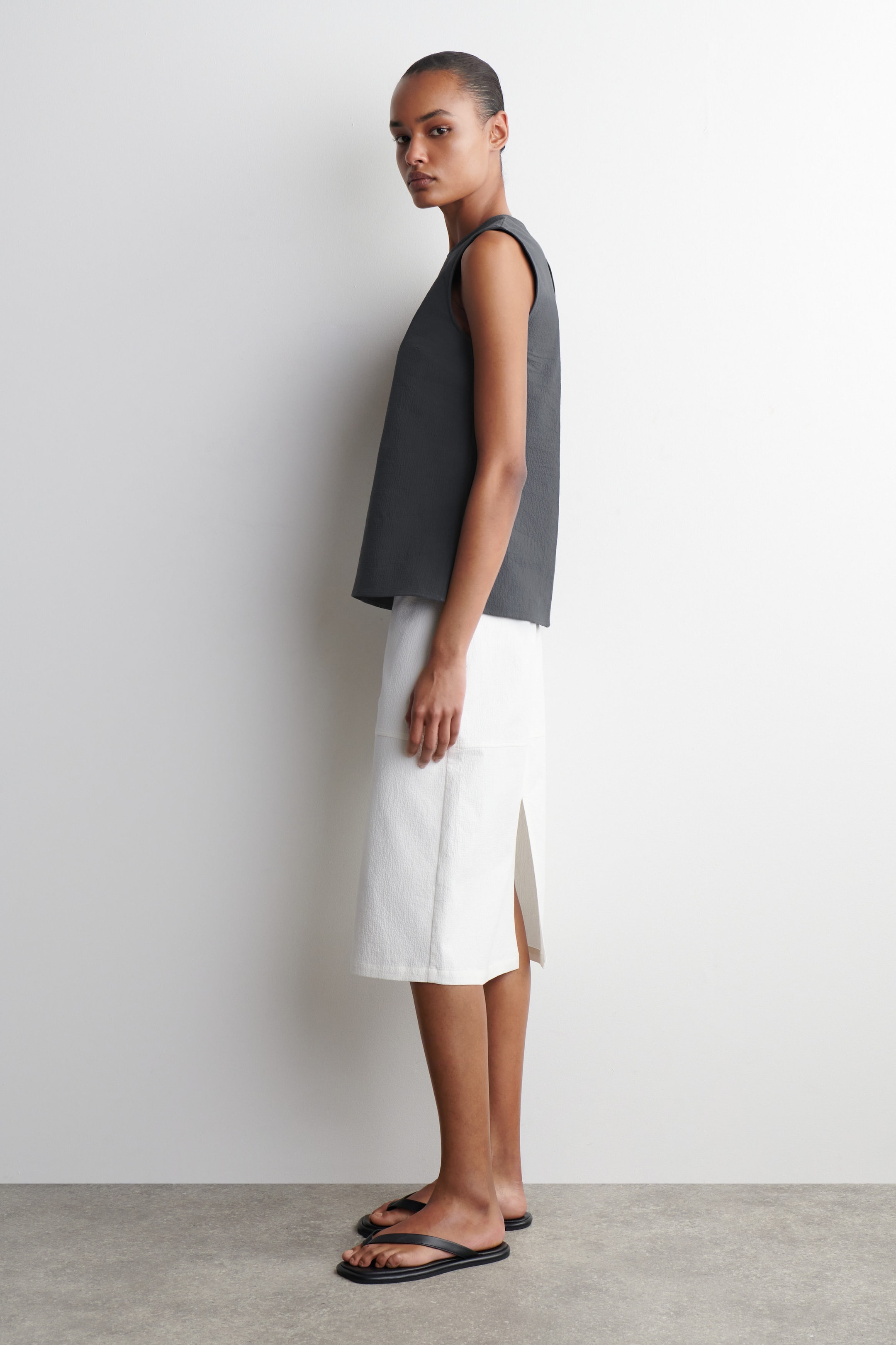 SLEEVELESS COTTON SEERSUCKER TOP