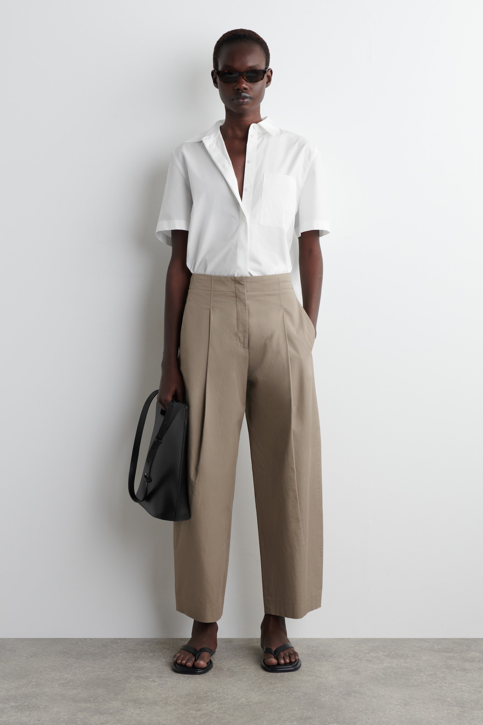 PANTALON CHINO À PLIS STYLE BARREL - TAUPE/BLEU MARINE