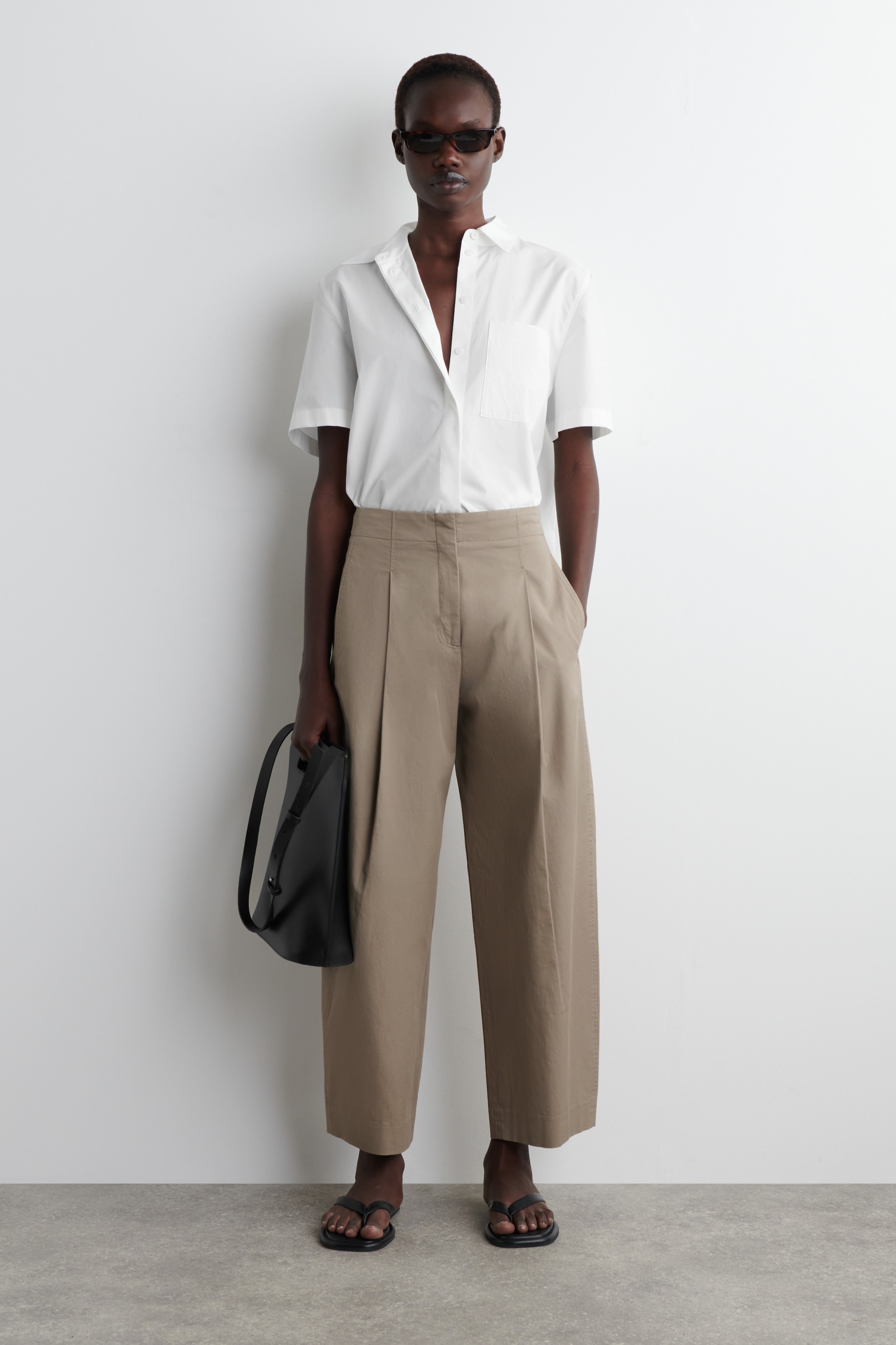 Grösseres Bild ansehen: CHINOHOSE MIT FALTEN UND BARREL-BEIN - BRAUN - DAMEN | H&M CH 1