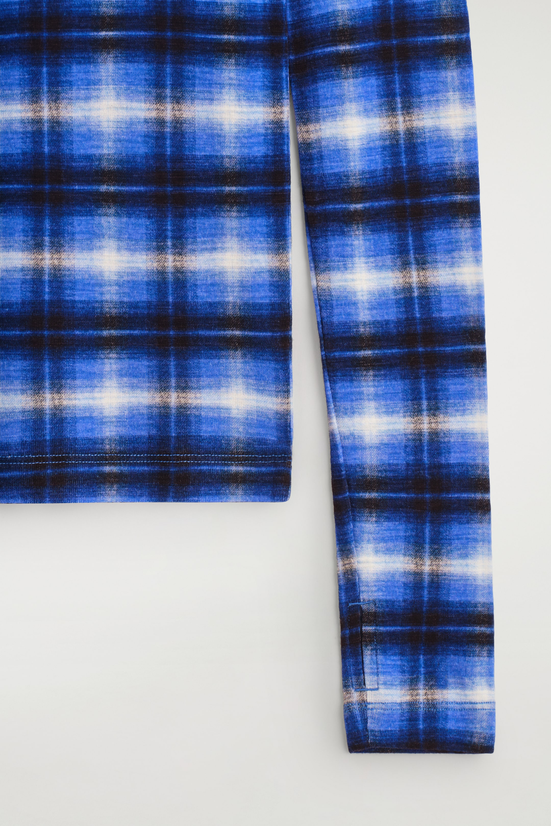 Ingrandisci l'immagine: MERINO WOOL HIGH-NECK TOP - BLUE / CHECKED - DONNA | H&M CH 6