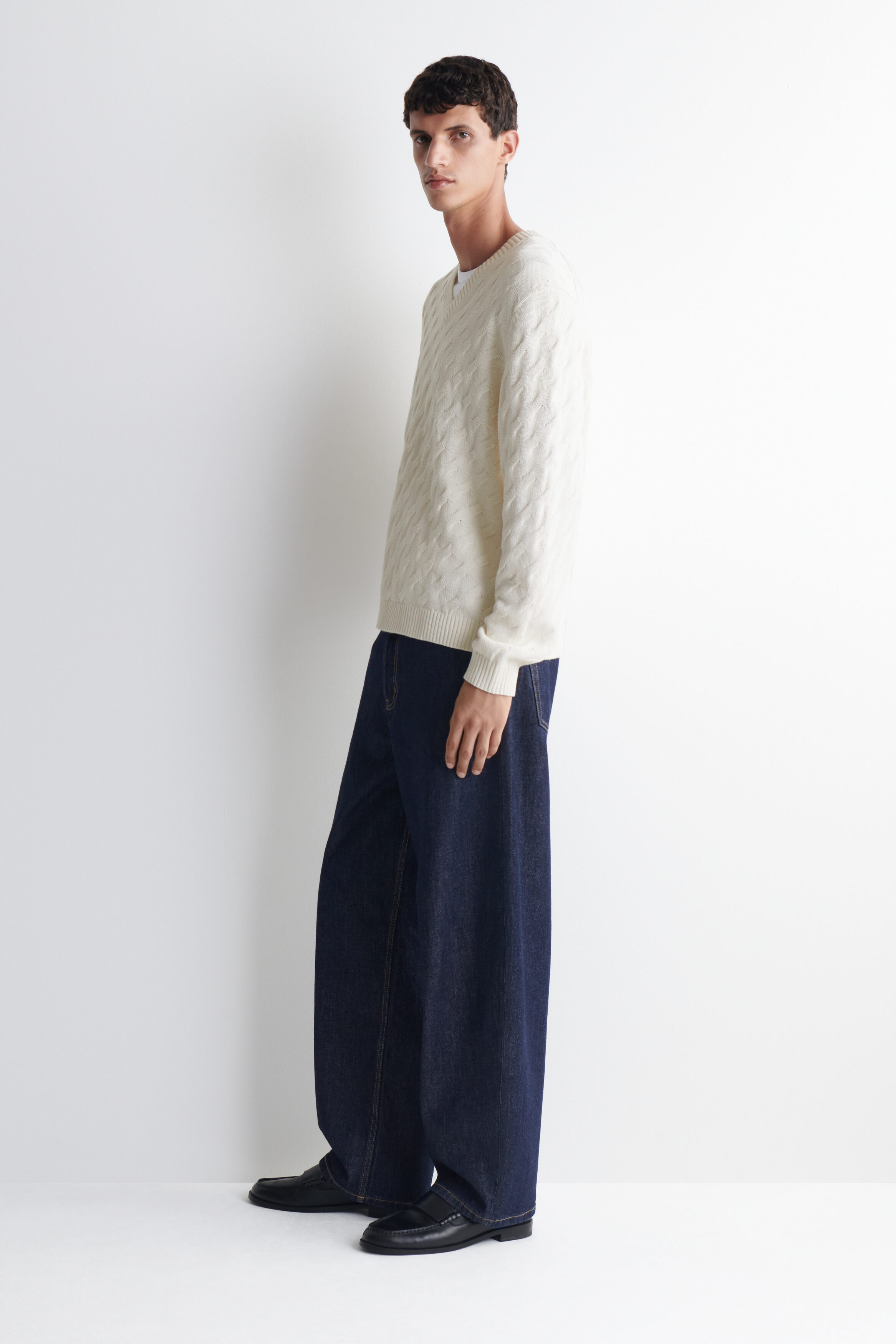 CABLE-KNIT COTTON-SILK V-NECK SWEATER - thumbnail 3