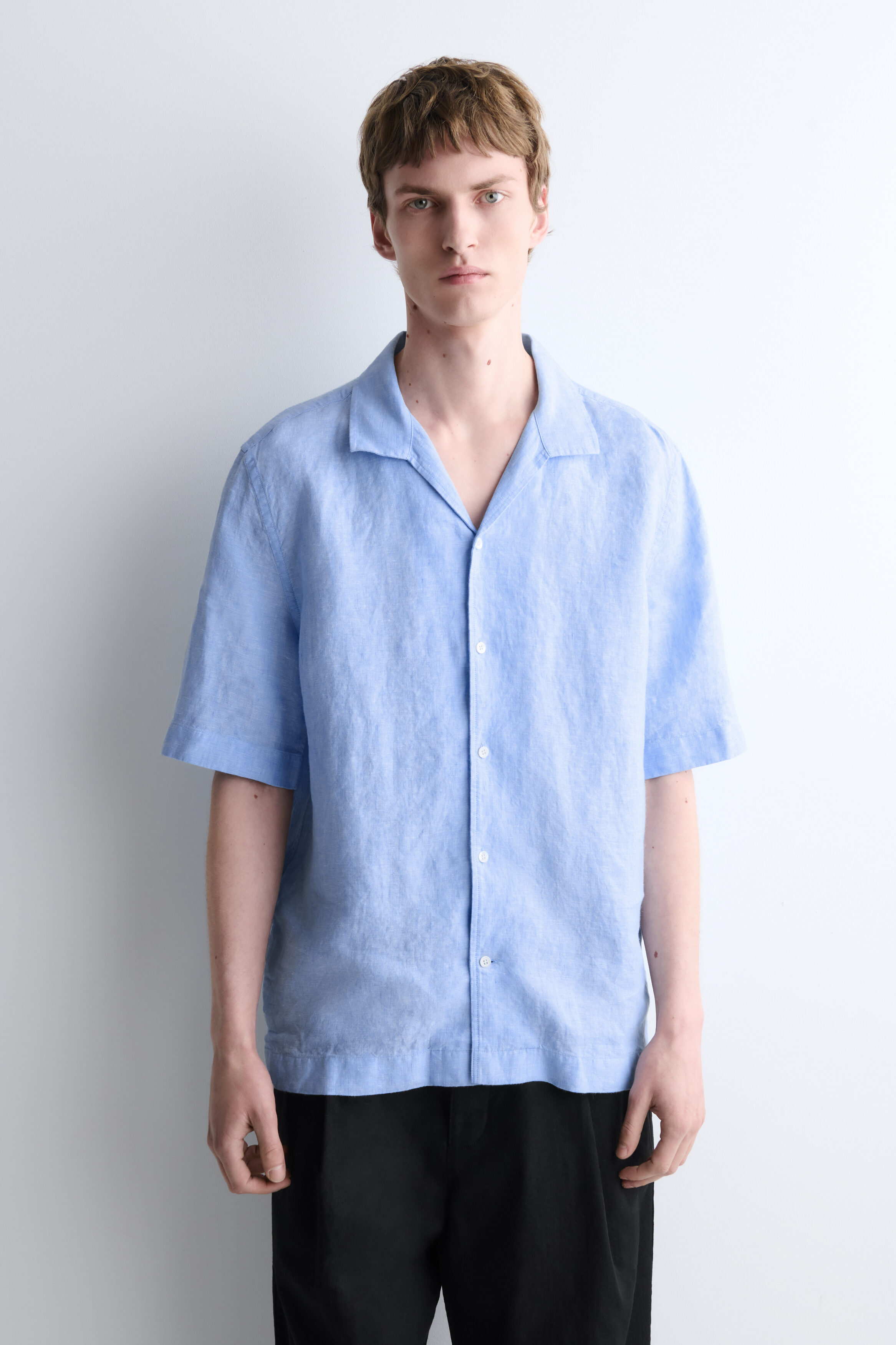 CAMP-COLLAR SHORT-SLEEVED LINEN SHIRT - LIGHT BLUE | COS CH