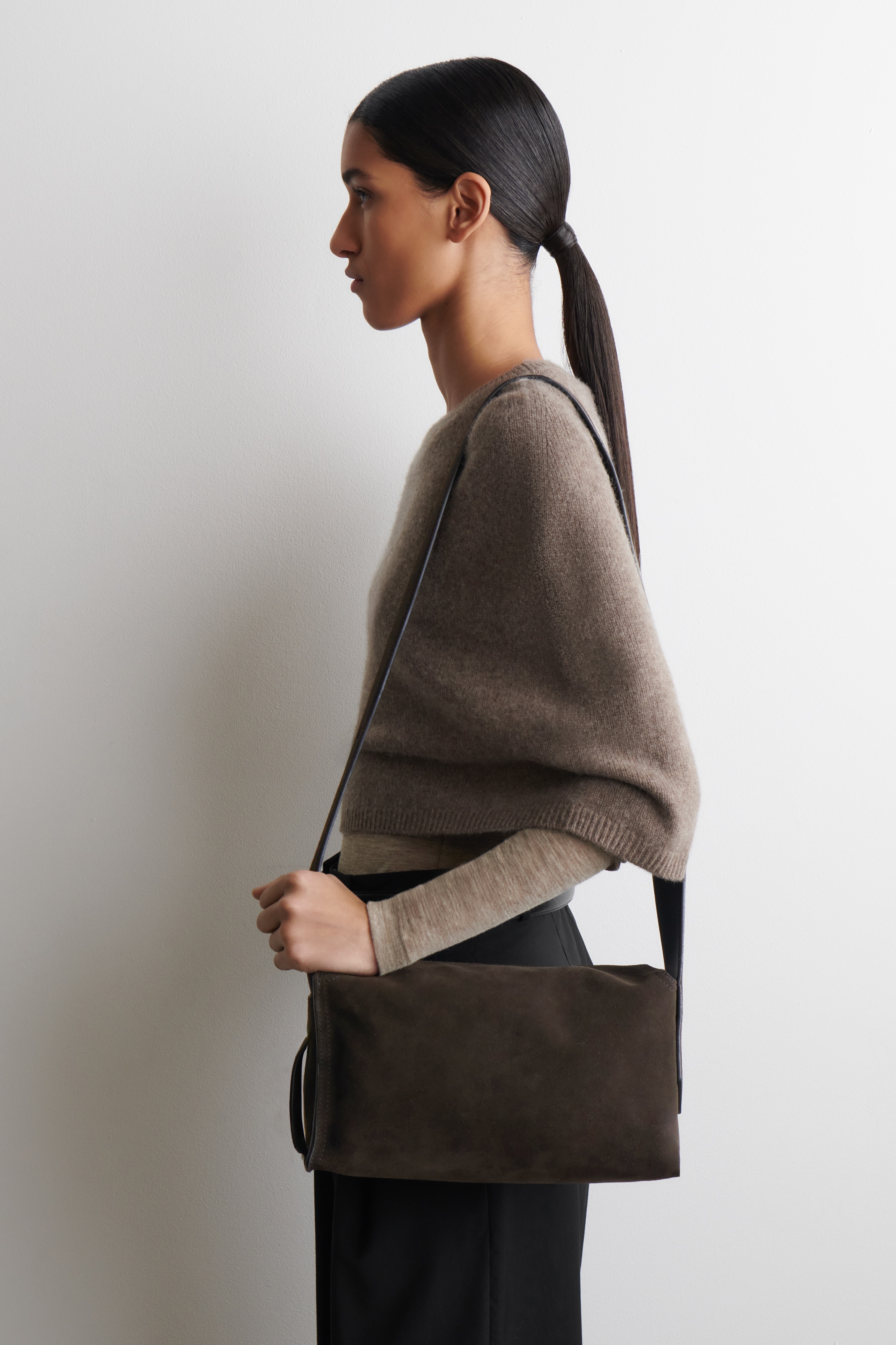 Plinth crossbodytas - leer - Bruin suède