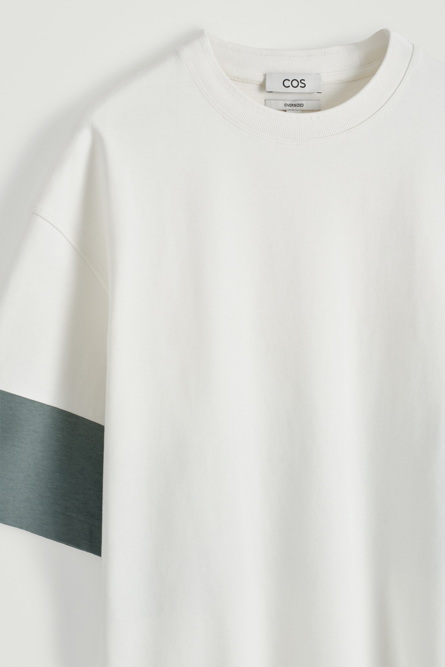 CAMISETA DE ALGODÓN OVERSIZE EN BLOQUES DE COLOR - BLANCO / AZUL ACERO - 6