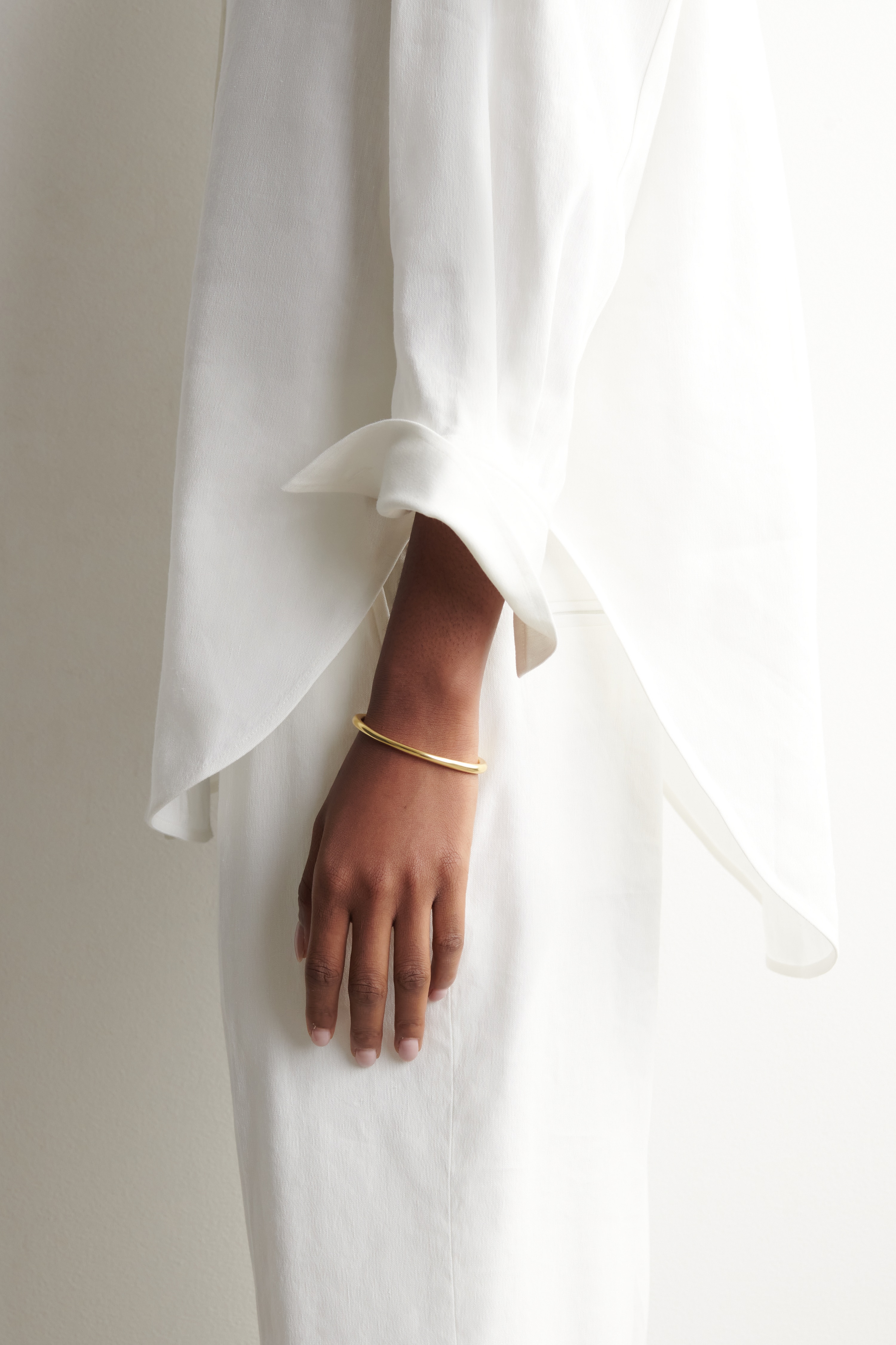 ARMBAND MED TÅRFORMADE ÄNDAR - GULD/SILVER