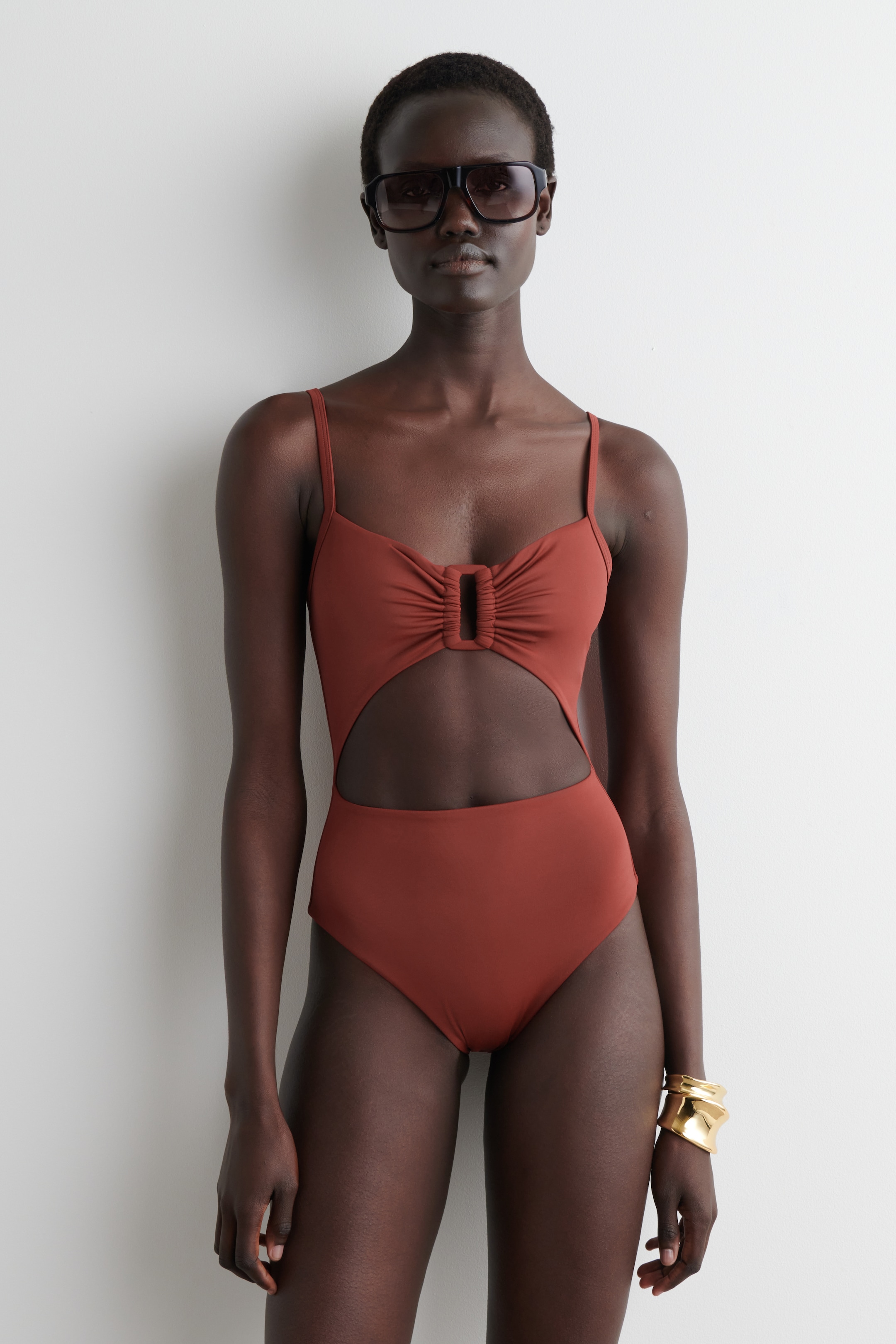 Ingrandisci l'immagine: GATHERED CUTOUT SWIMSUIT - RUST RED - DONNA | H&M CH 1