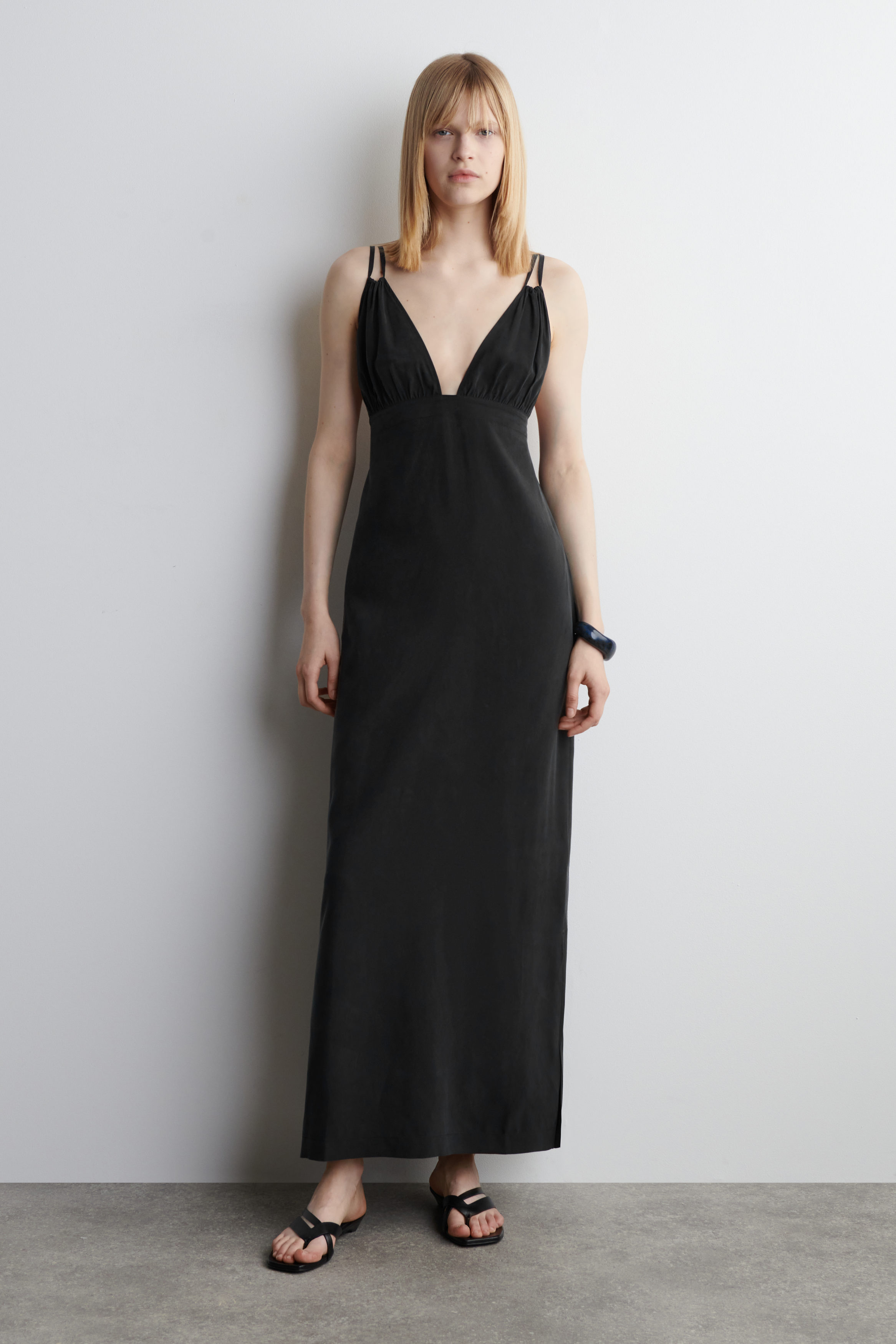 新品UND 2WAY DARIA V NECK DRESSブラック Double V-Neck Dress by Planet (Knit Dress) | Artful Home