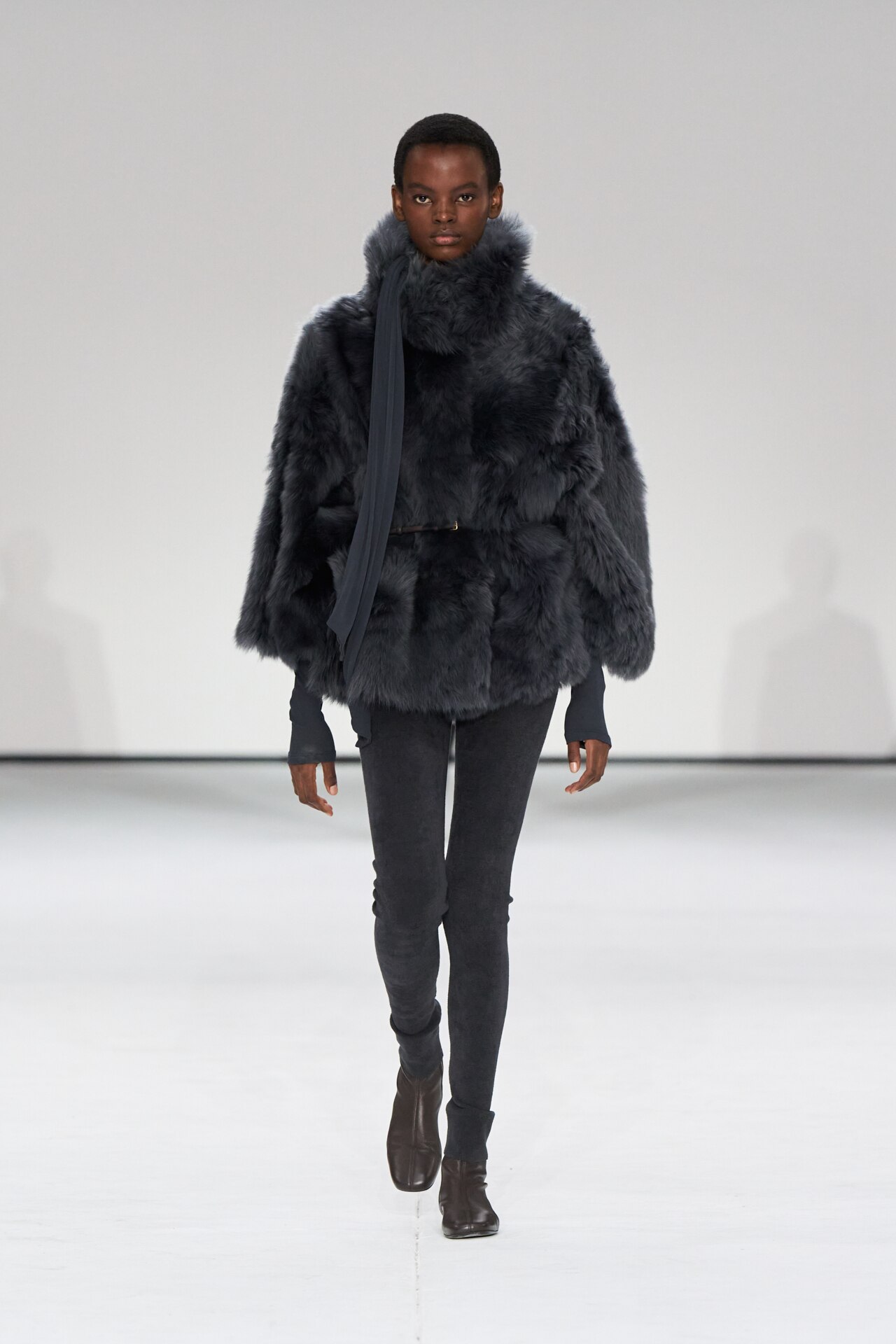 s*i様 fluffy fur volume coat notre emor New arrival—— 🪡 fluffy fur volume coat Fsize . light beige