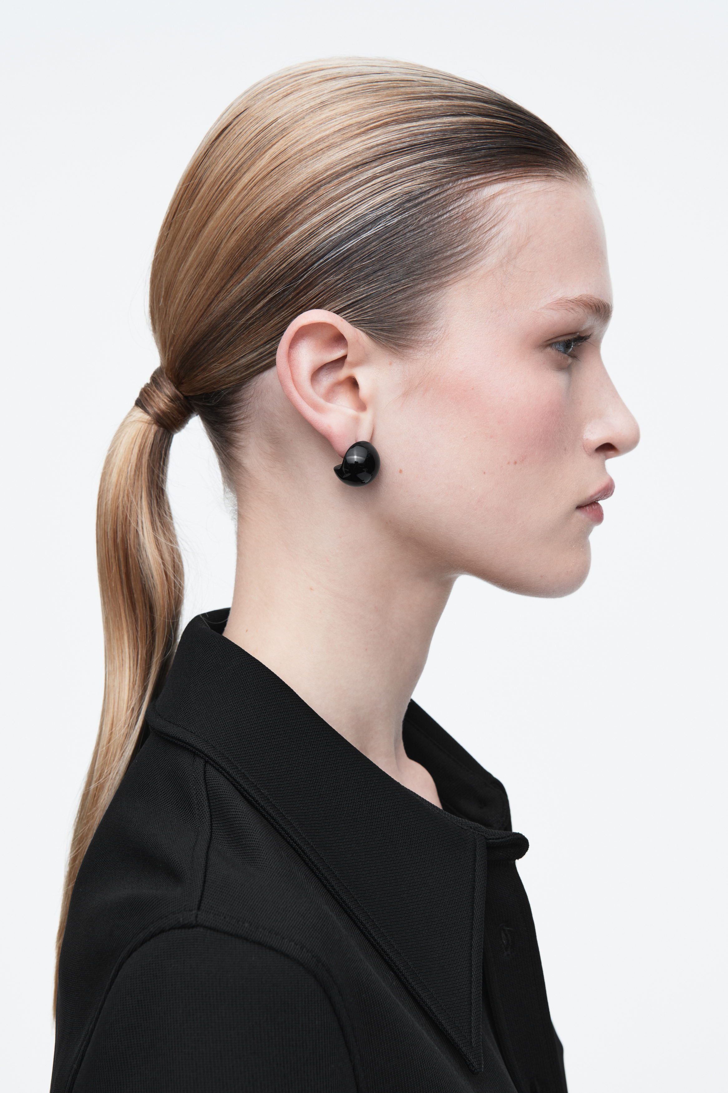 [ANGEODOR] Bold Twist Earring★人気芸能人 着用 ★ ANGEODOR] Bold Twist Earring☆人気芸能人 着用 ☆