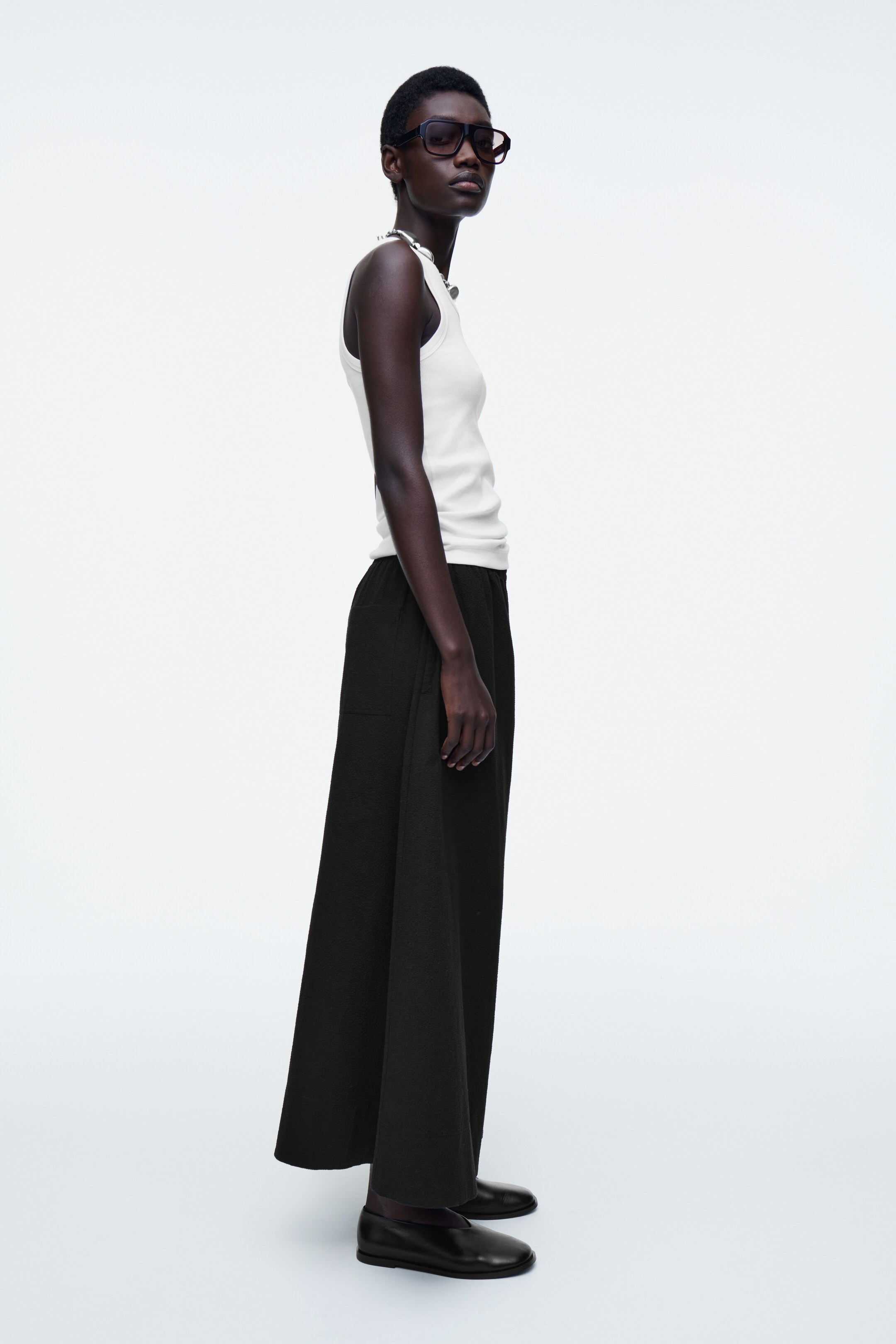 Nagyobb kép megtekintése: SEERSUCKER KULOTTS - FEKETE - NŐI | H&M HU 3