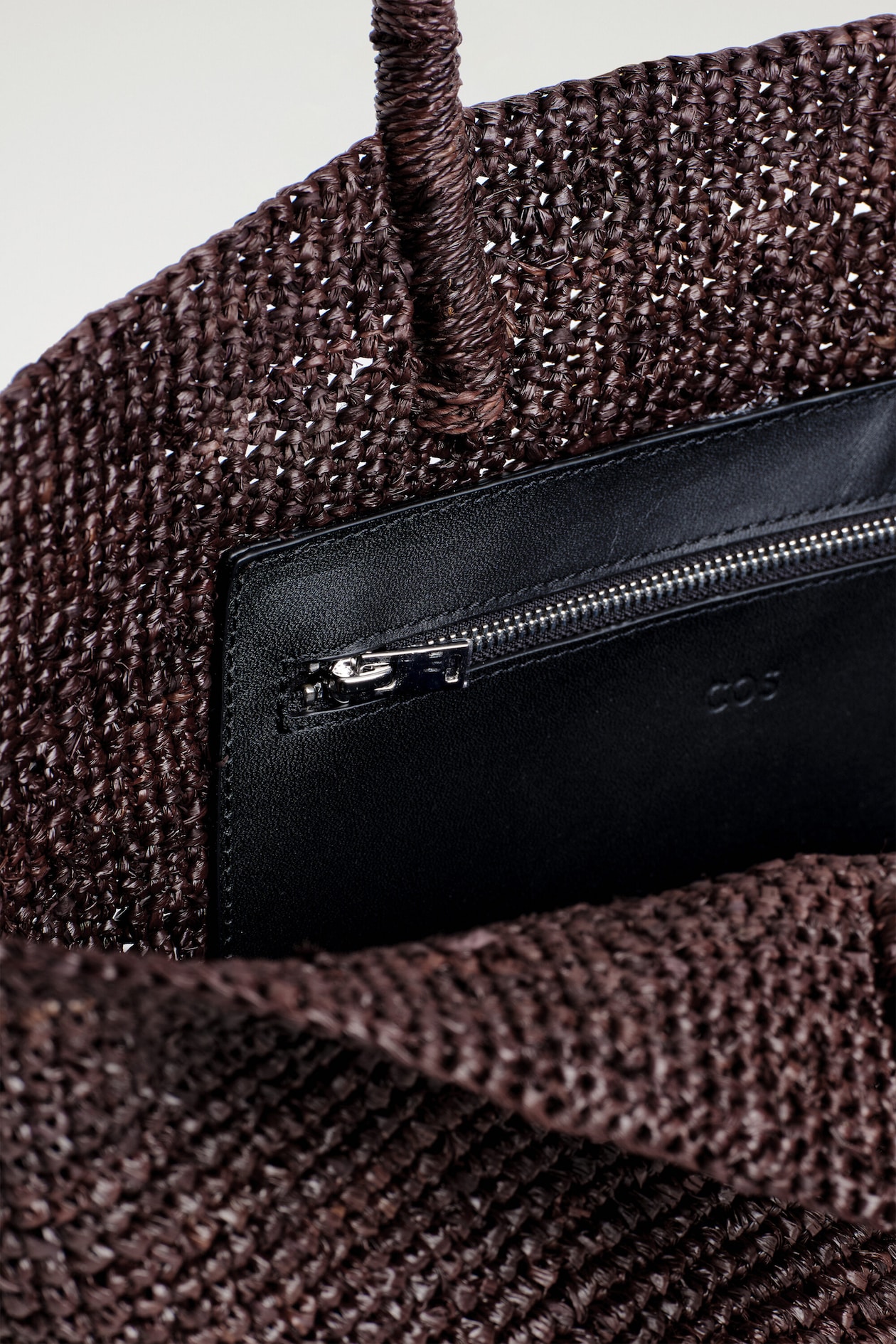 HAND-WOVEN MARKET TOTE - STRAW — BROWN