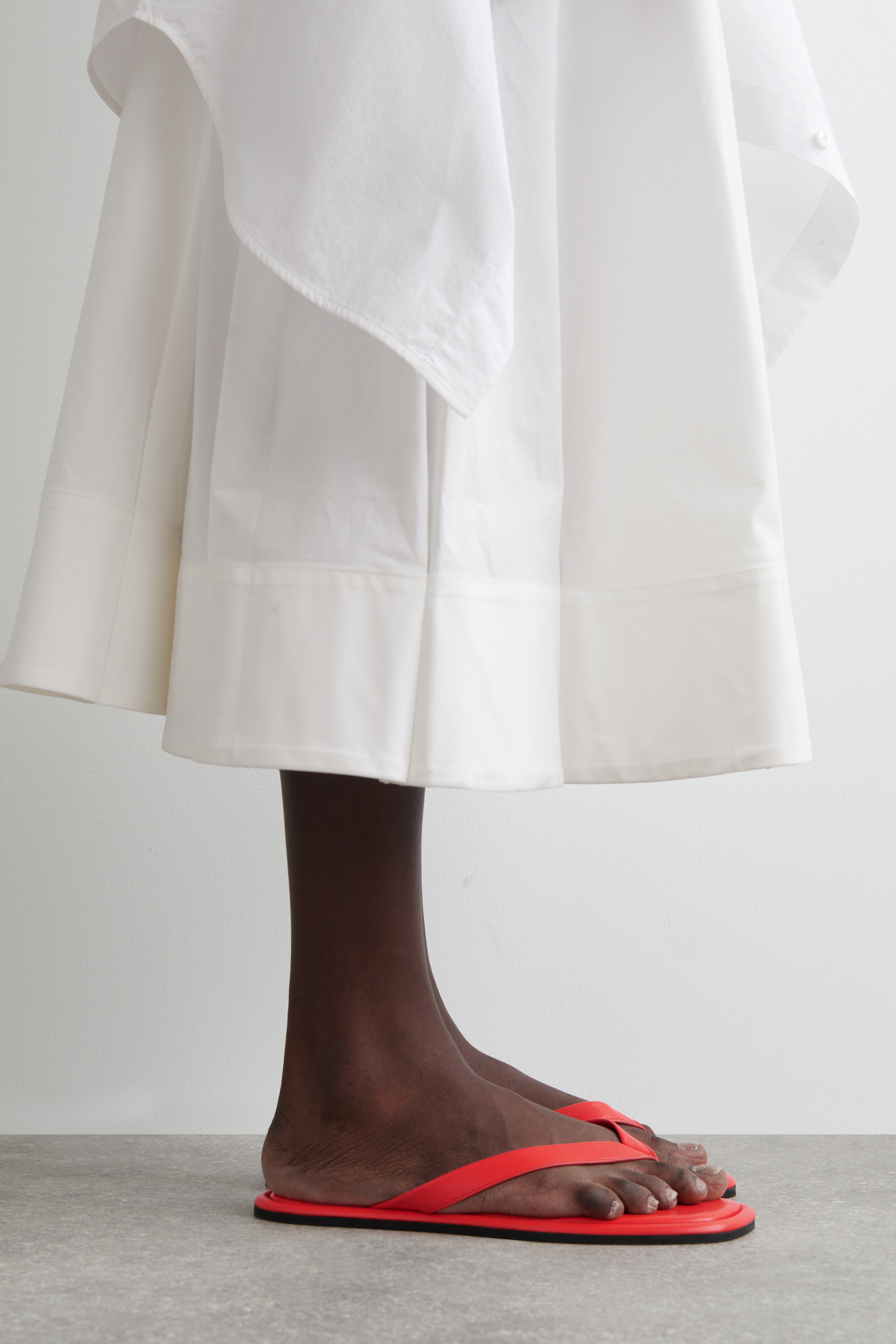 Visa större bild: FLIPFLOPS I LÄDER - RÖD - DAM | H&M SE 2