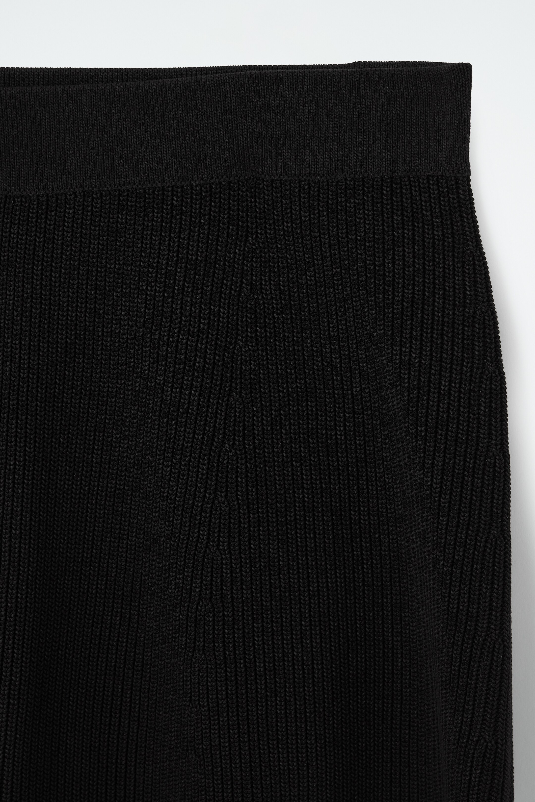 Ingrandisci l'immagine: RIBBED-KNIT BERMUDA SHORTS - BLACK - DONNA | H&M CH 2