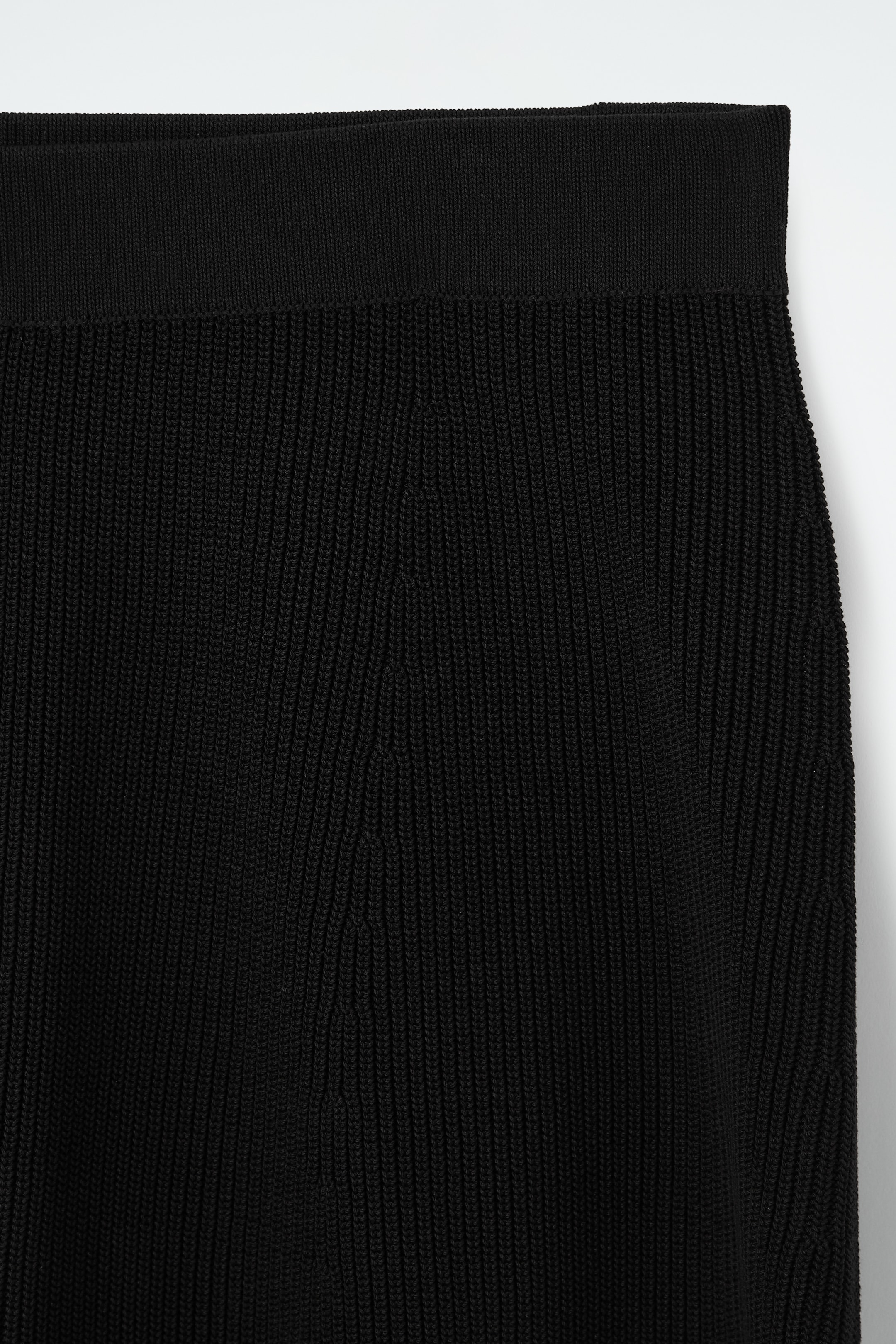 Grösseres Bild ansehen: BERMUDASHORTS AUS RIPPSTRICK - SCHWARZ - DAMEN | H&M CH 2