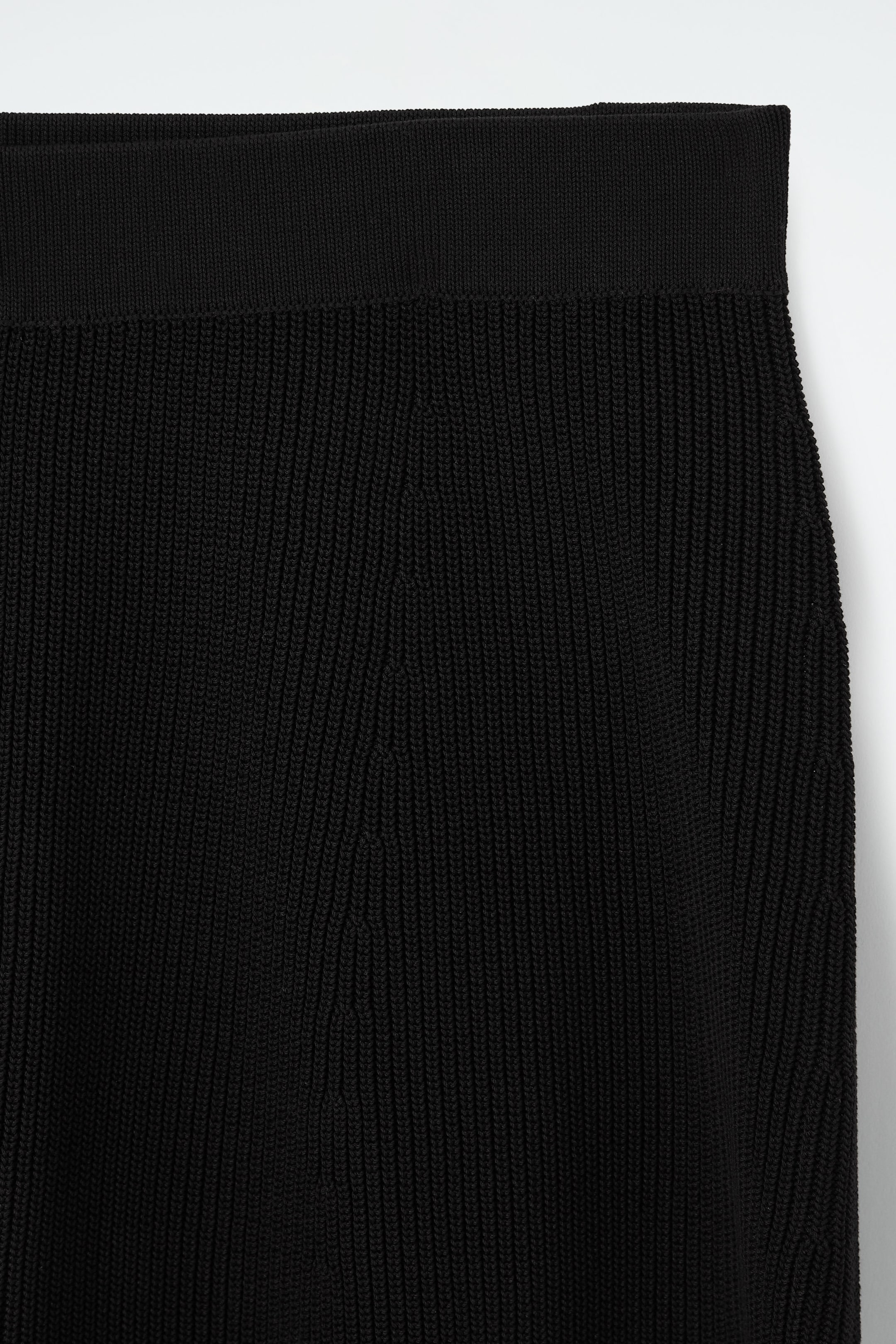 RIBBED-KNIT BERMUDA SHORTS