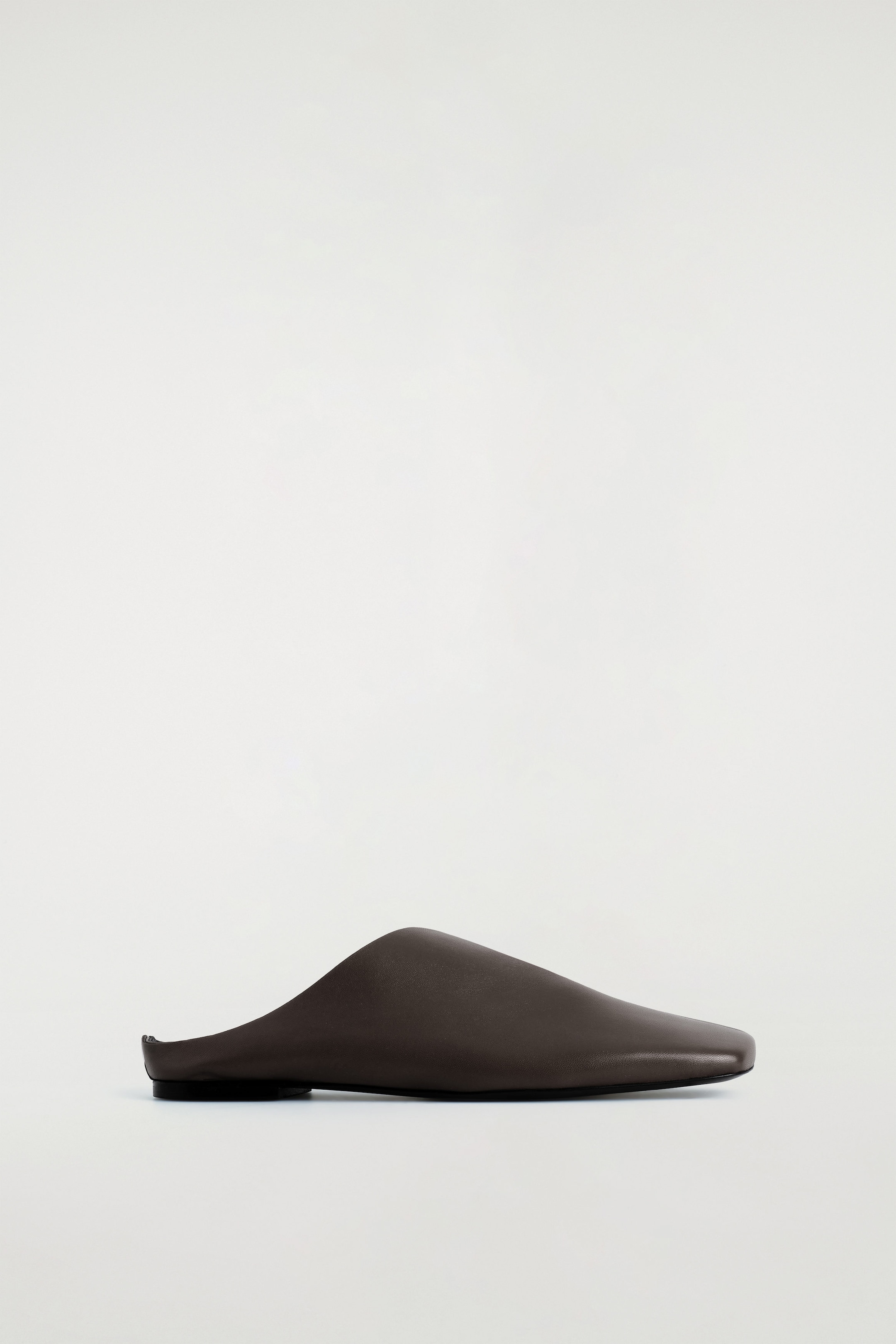 MULES EN CUIR DRAPÉ