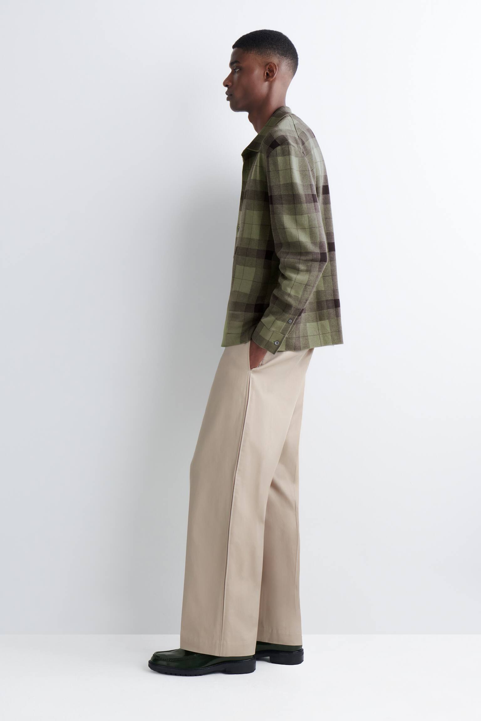 LEDIG SKJORTA I BOMULLSJERSEY - KHAKI / RUTIG/MARINBLÅ / RUTIG - 3