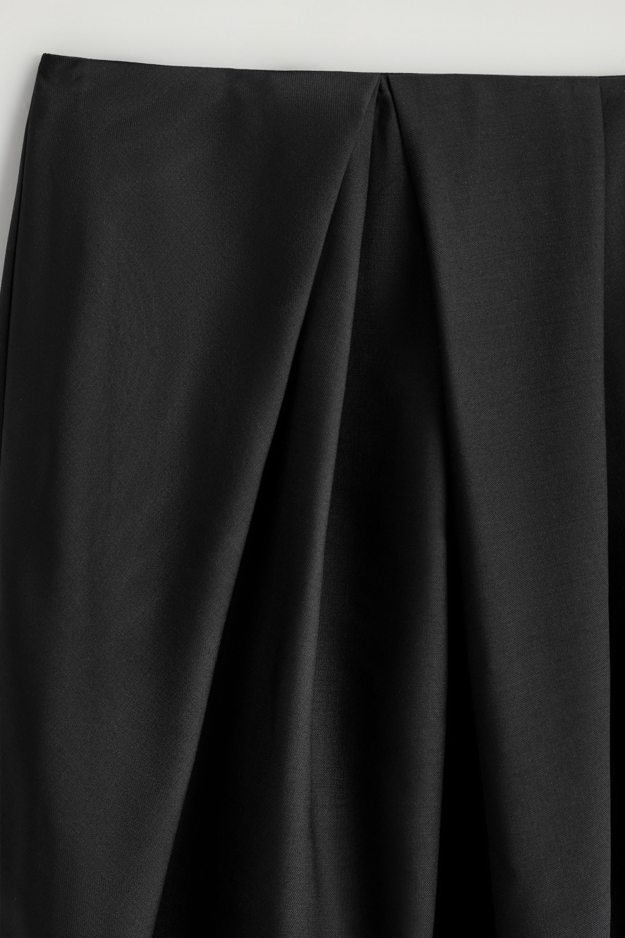 PLEATED WOOL MIDI TULIP SKIRT — BLACK