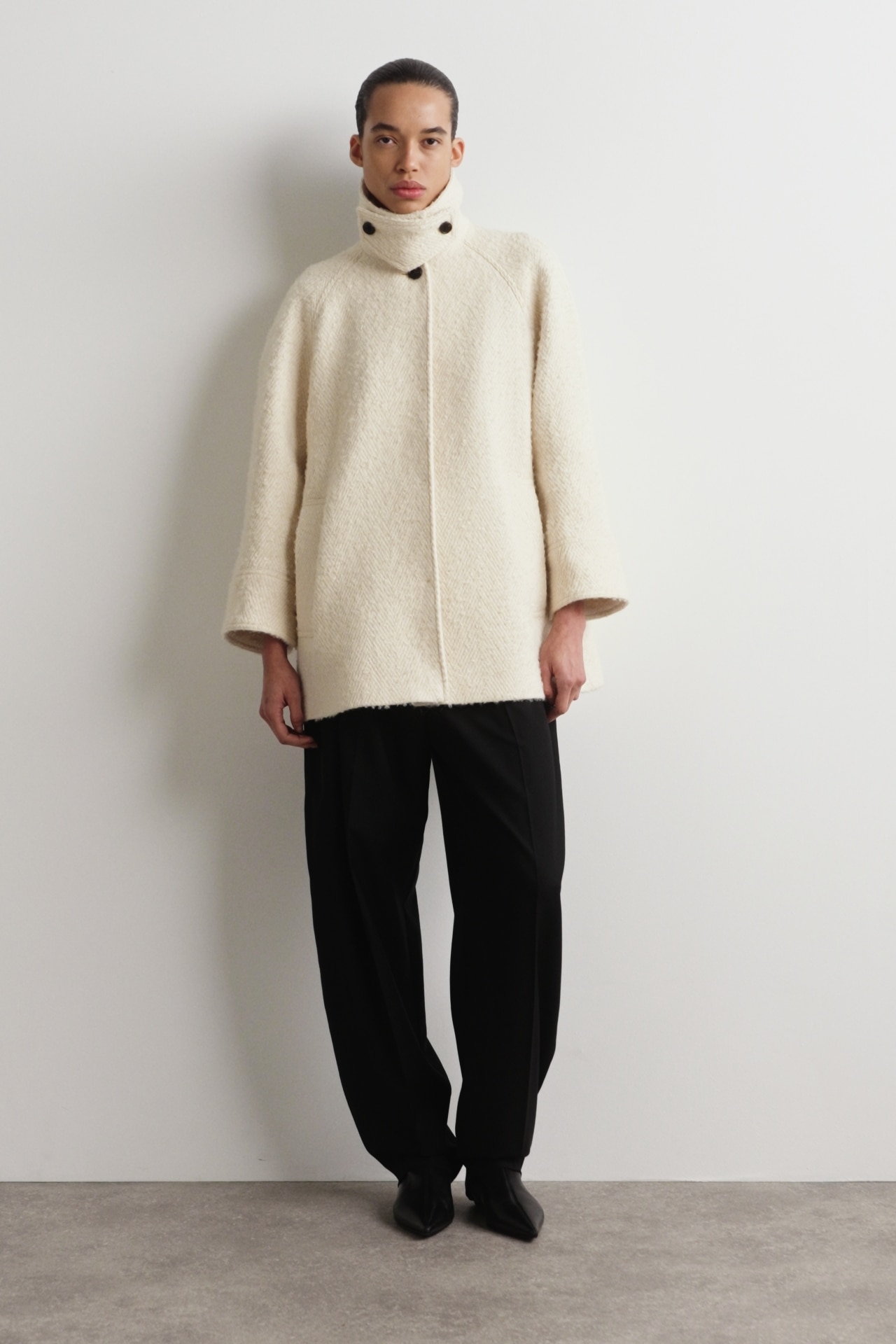 MOCK-NECK WOOL-HERRINGBONE SHORT COAT - CREAM | COS US