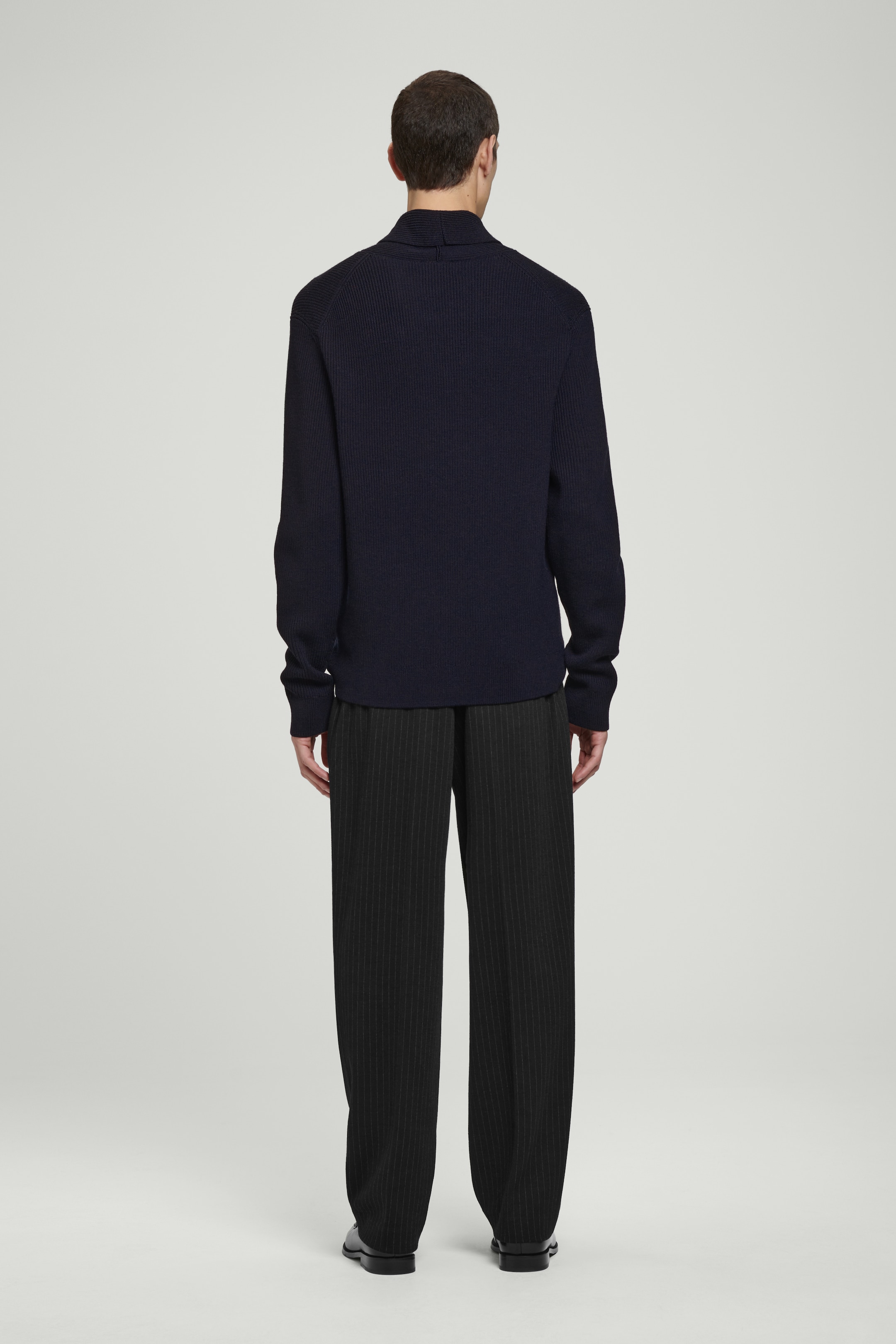 Agrandir l'image: PULL À COL CHÂLE EN LAINE MÉRINOS CÔTELÉE - BLEU MARINE - HOMME | H&M CH 5