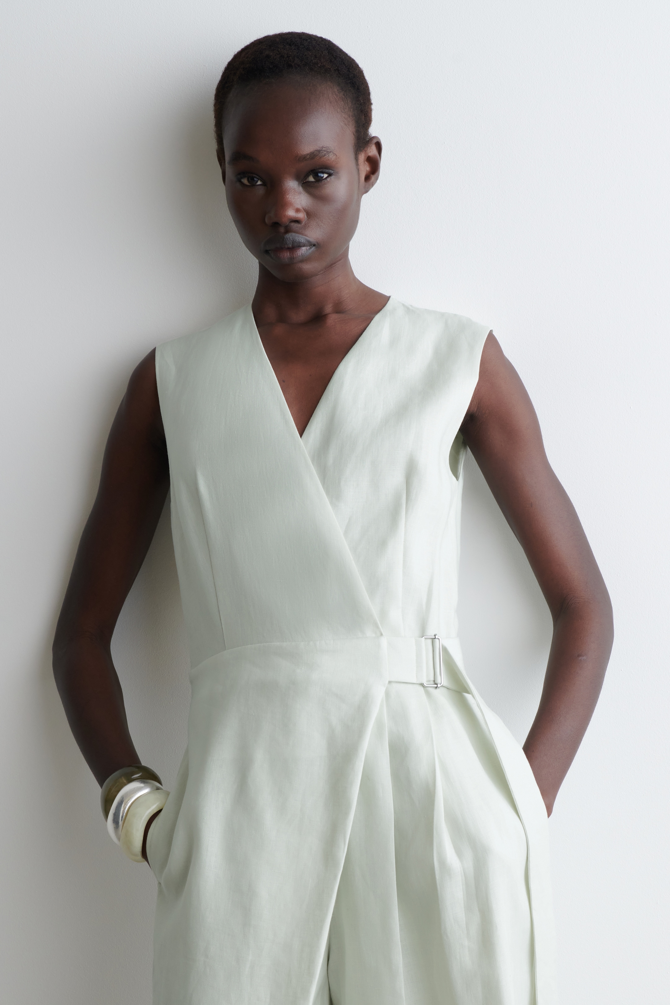 Ingrandisci l'immagine: WRAP-FRONT LINEN JUMPSUIT - LIGHT GREEN - DONNA | H&M CH 2