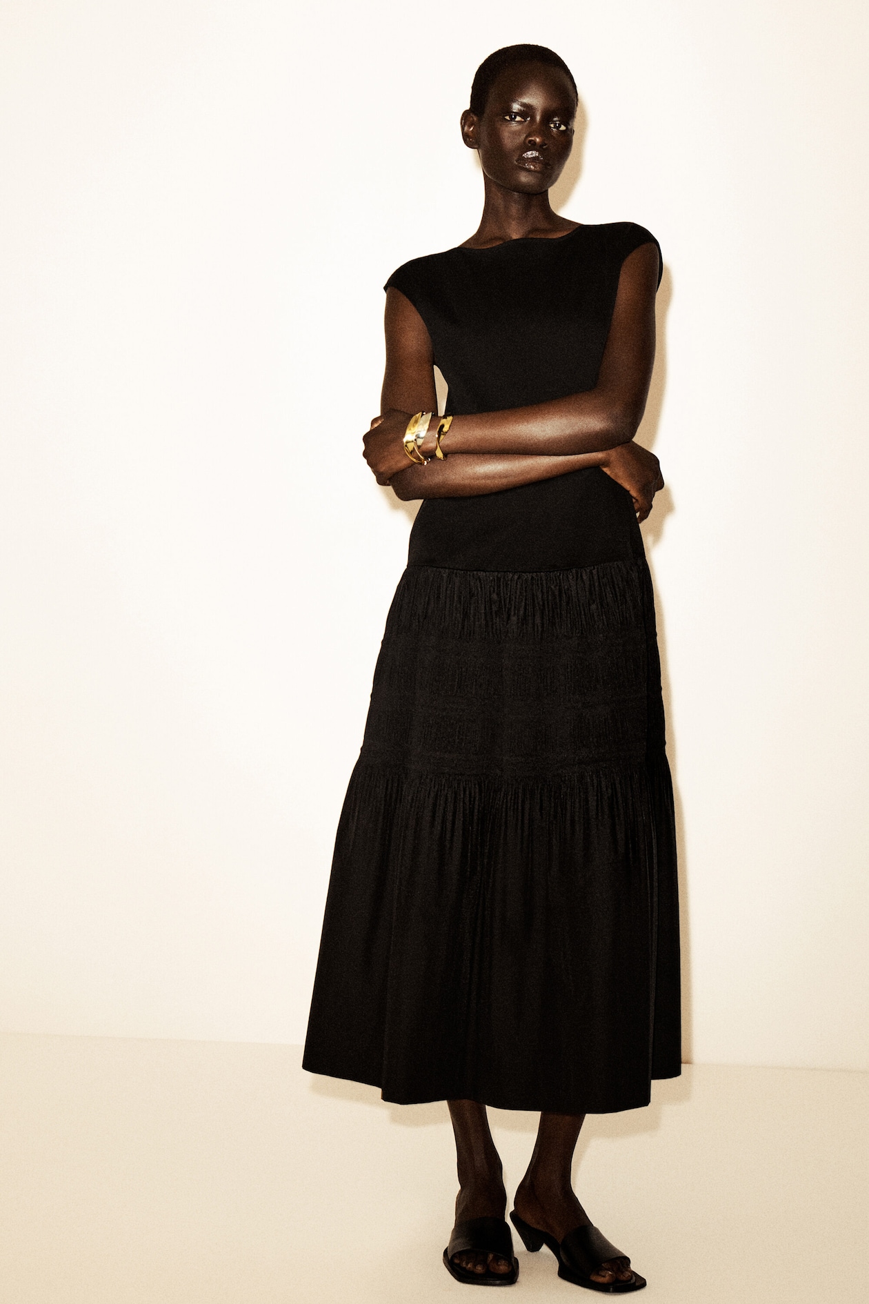 TIERED GATHERED MIDI DRESS — BLACK