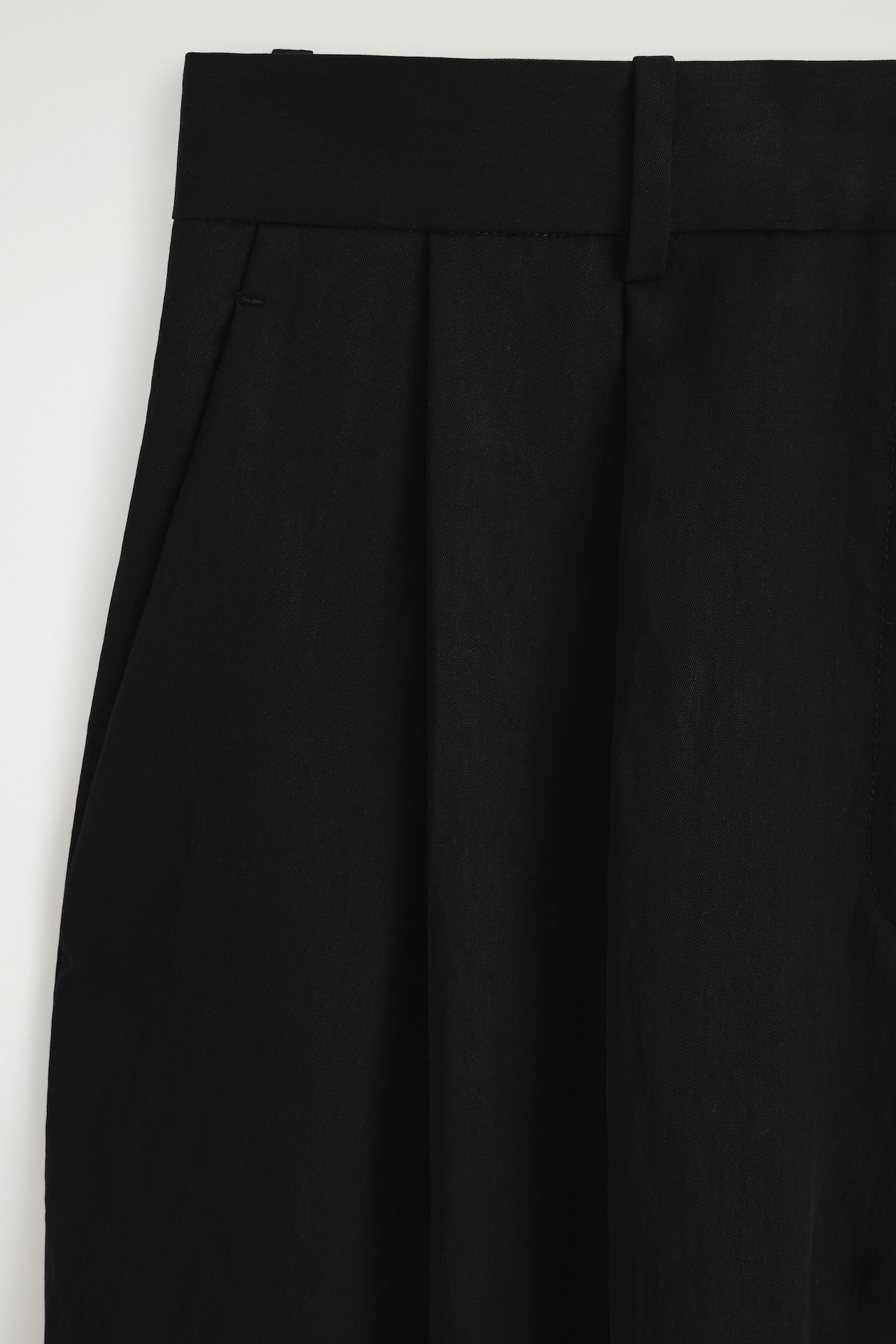 RELAXED FLUID WIDE-LEG PANTS — BLACK