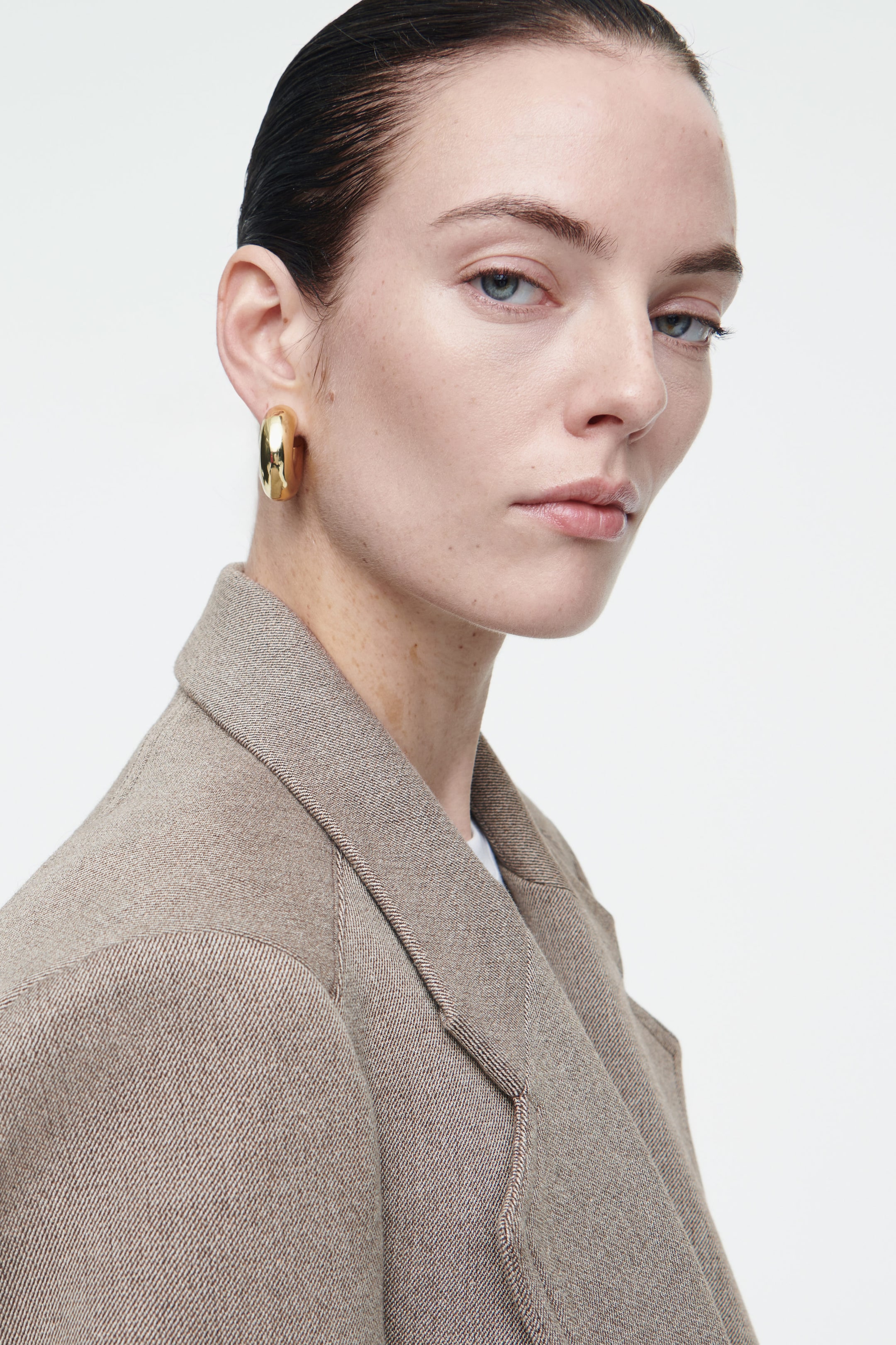 OVERSIZED EXAGGERATED-SHOULDER BLAZER