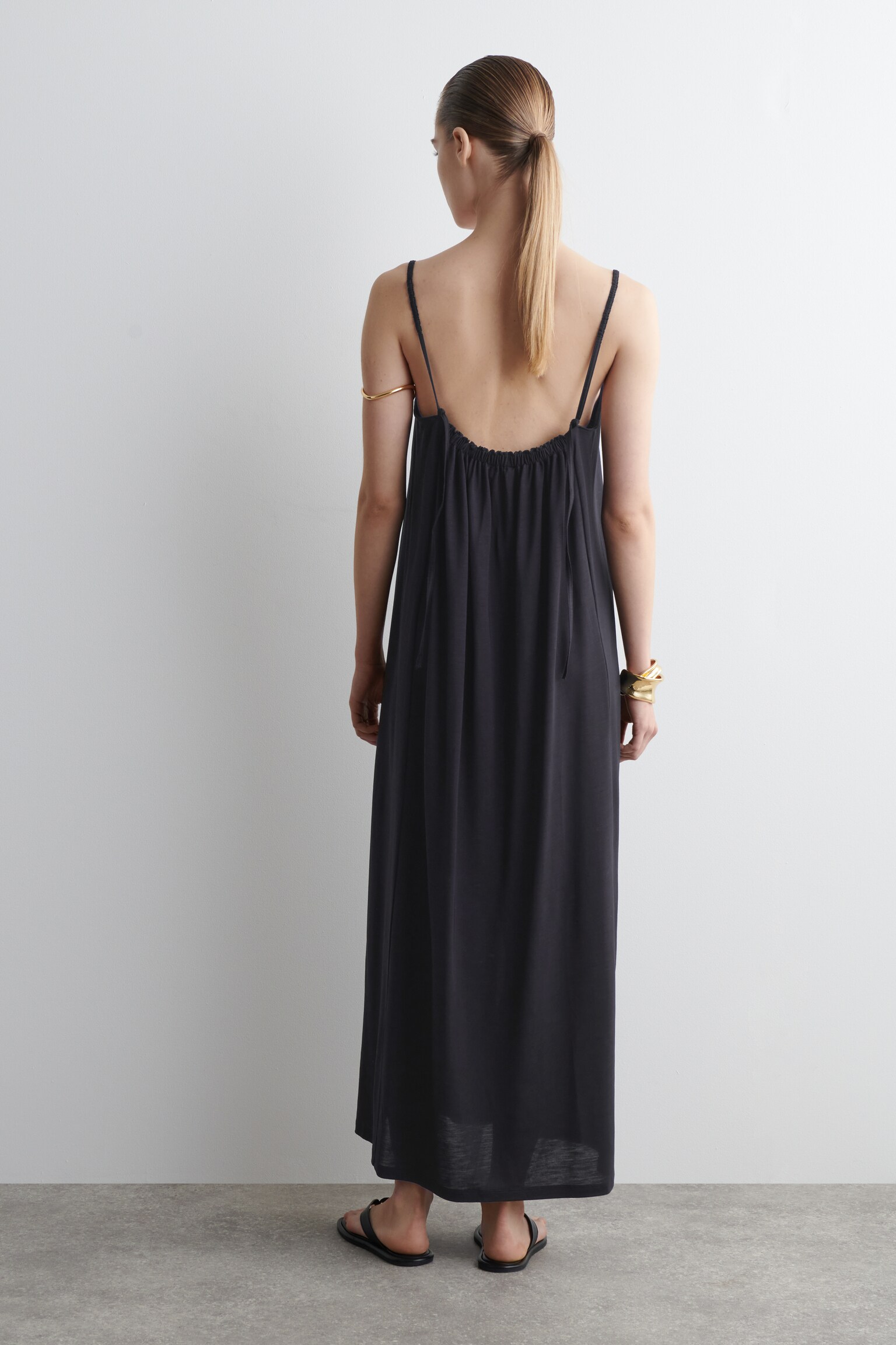 VESTIDO DE TIRANTES CON CUELLO CUADRADO - AZUL MARINO - 4