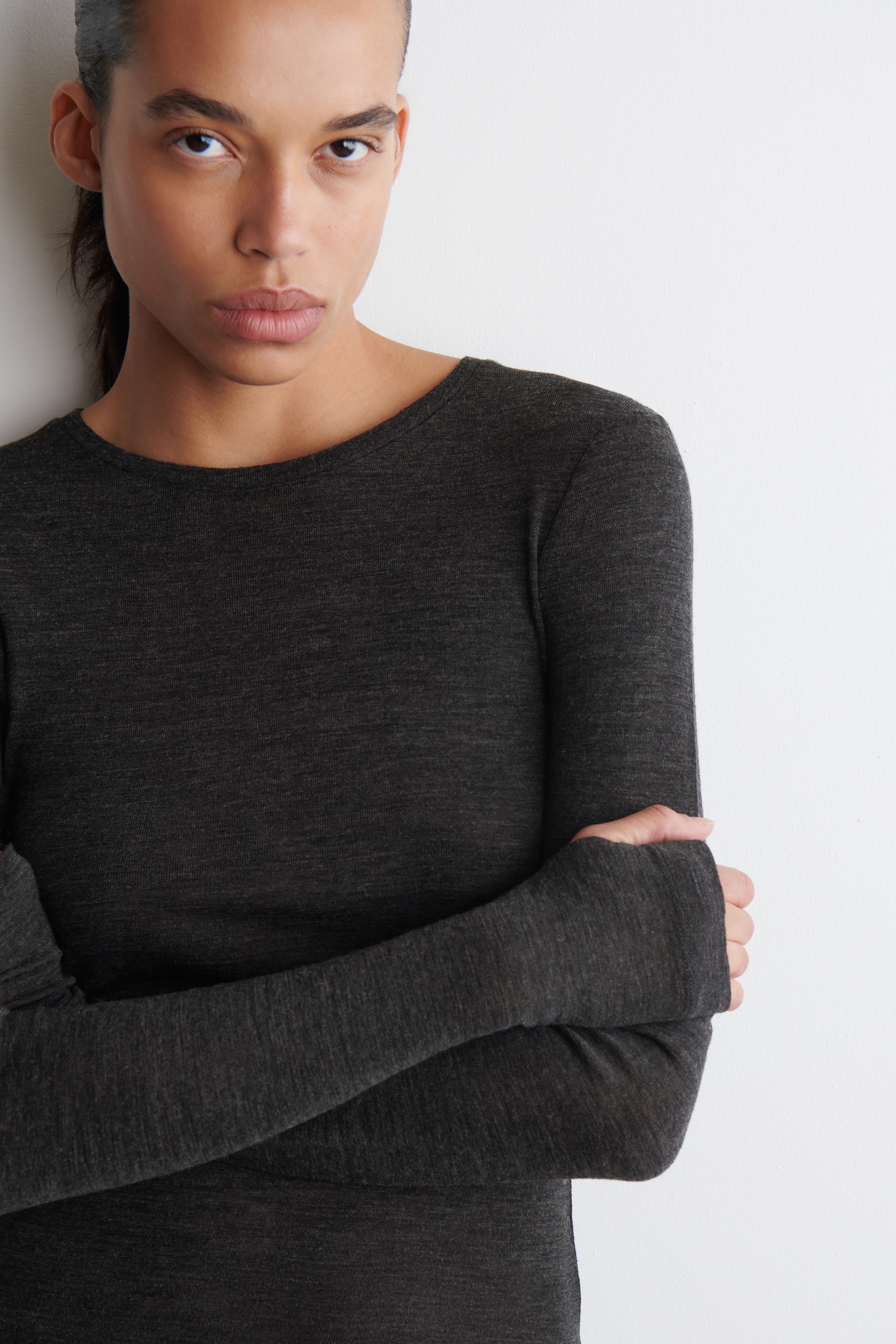 Ver imagen más grande: TOP AJUSTADO DE LANA MERINO - GRIS MARENGO JASPEADO - MUJER | H&M ES 3