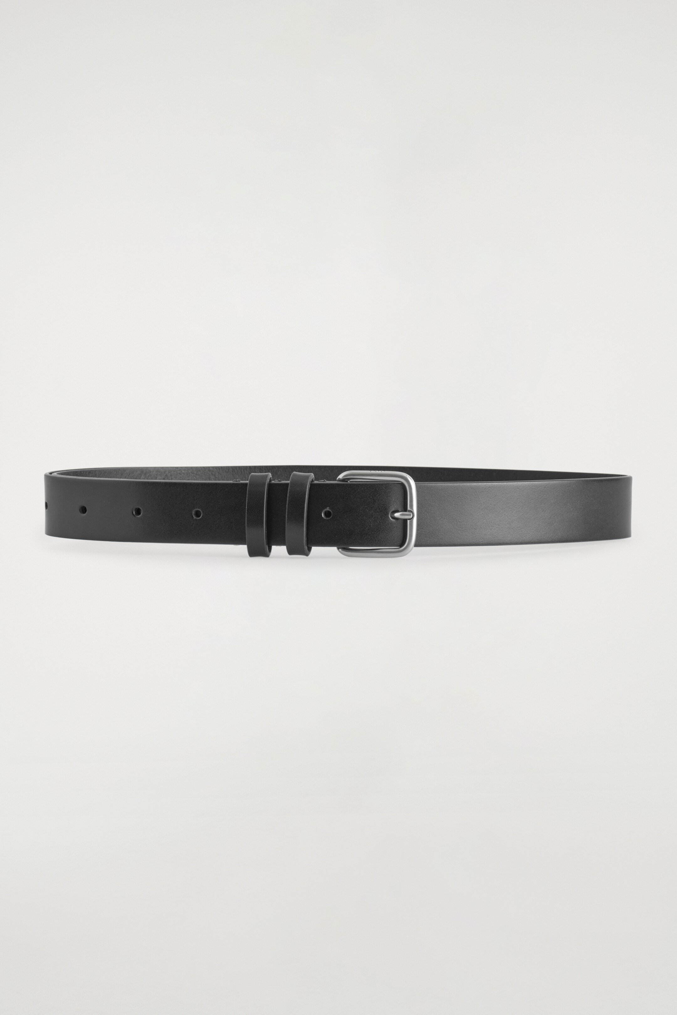 Ver imagen más grande: CINTURÓN DE PIEL CLÁSICO - NEGRO/PLATEADO - MUJER | H&M ES 2