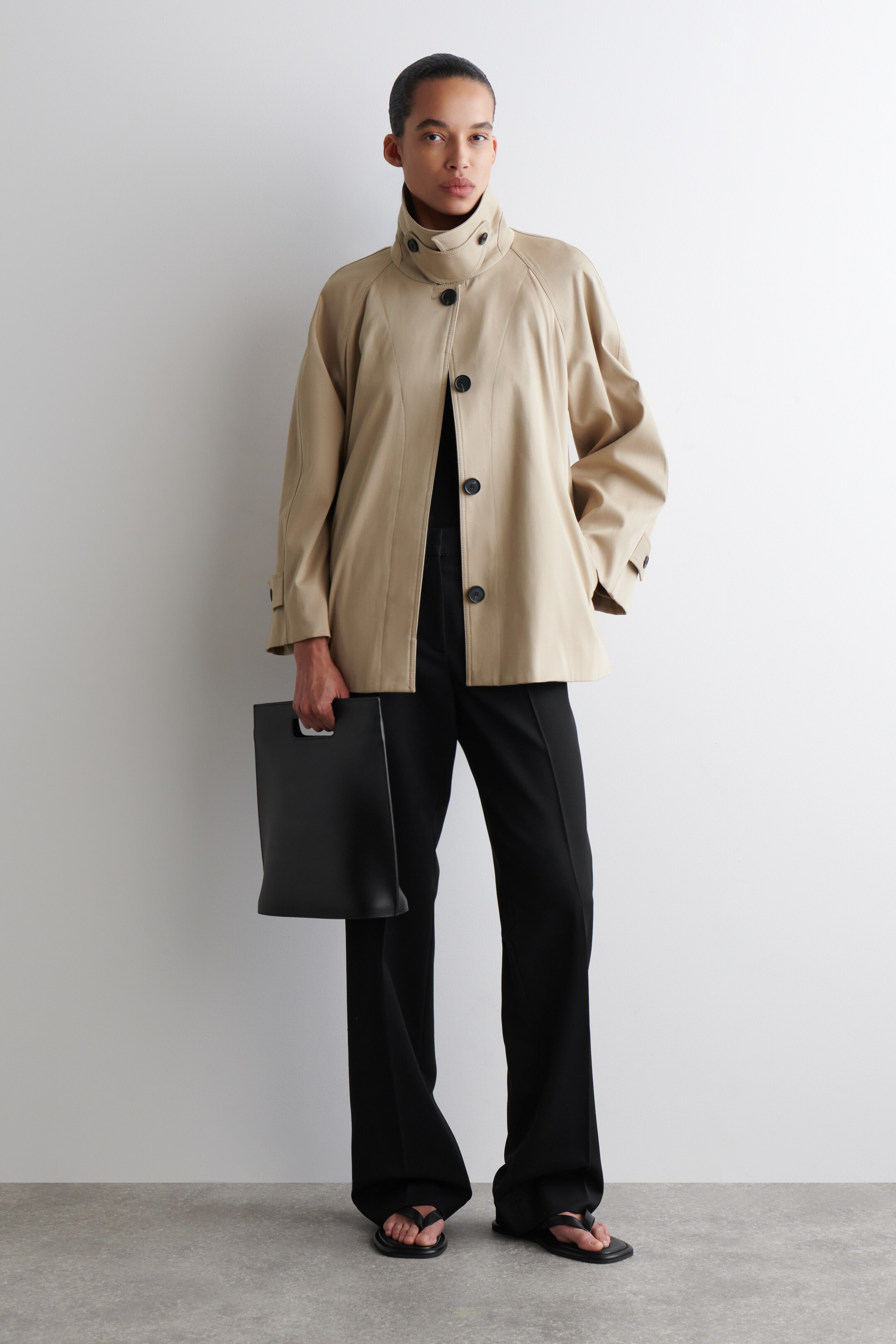 Visualizza immagine più grande: TRENCH CON TAGLIO A TRAPEZIO - BEIGE - DONNA | H&M IT 2