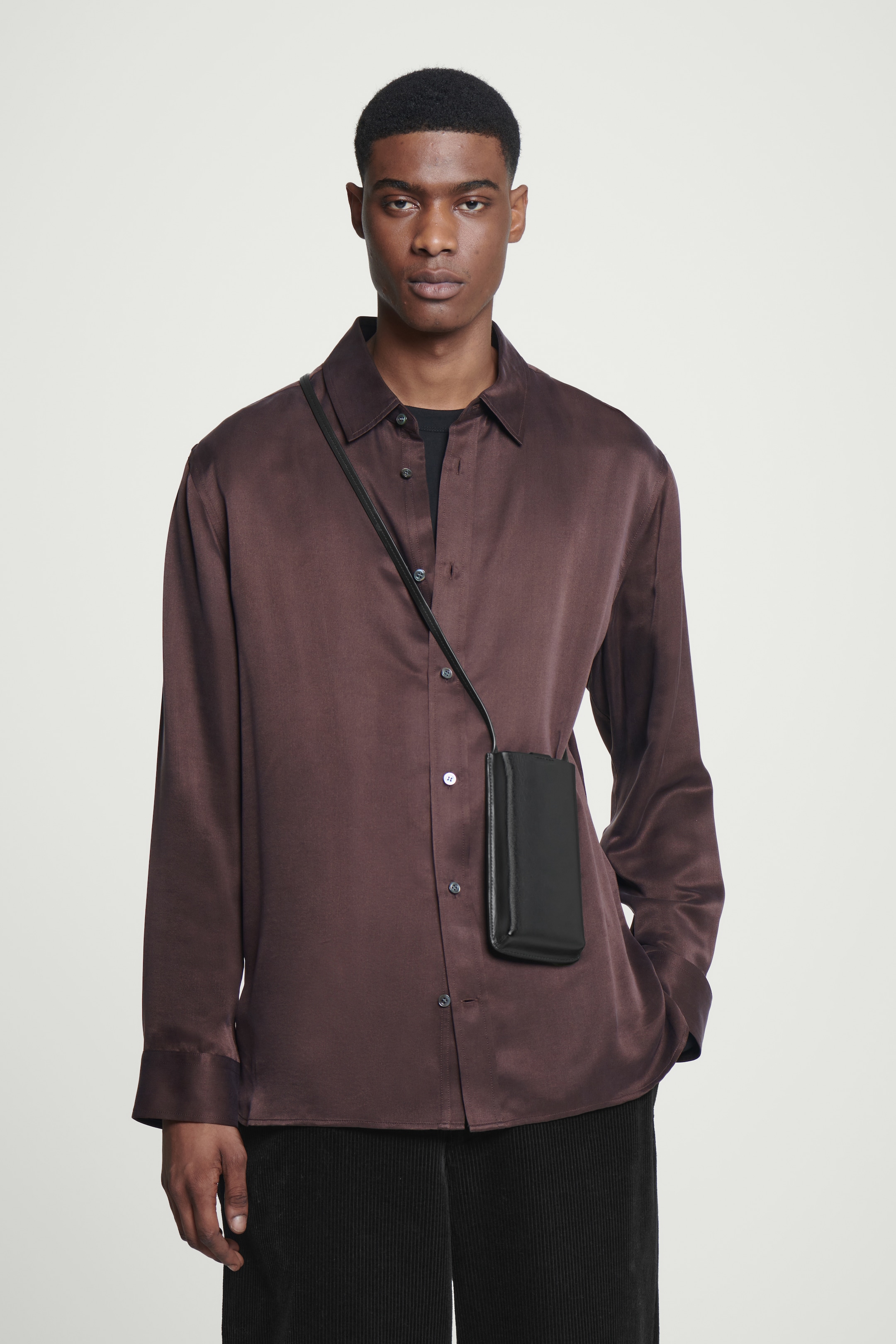 Ingrandisci l'immagine: CROSSBODY PHONE POUCH - LEATHER - BLACK - DONNA | H&M CH 1