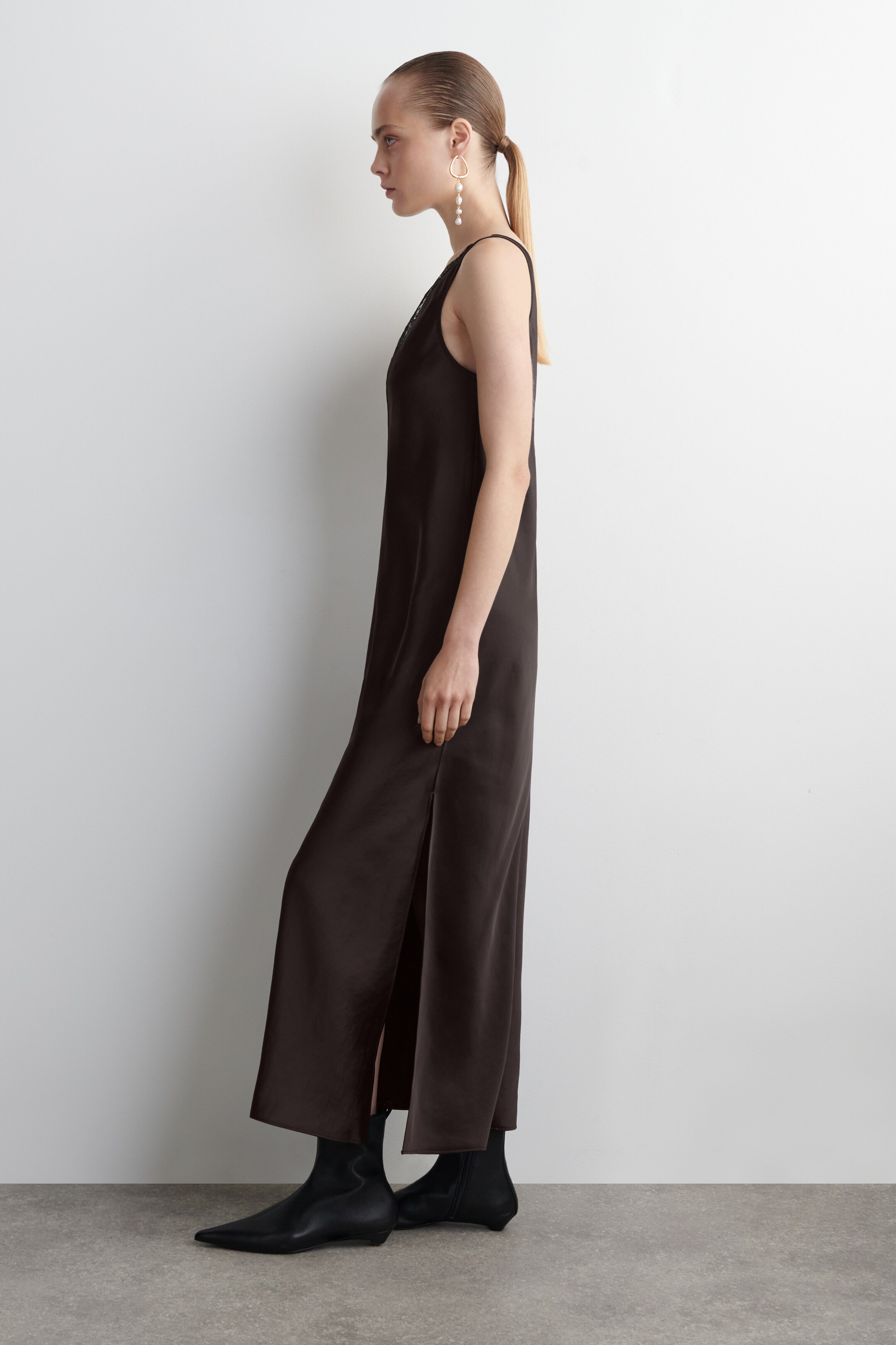 Ver imagem maior: Vestido de cetim com renda nas bordas - Castanho - SENHORA | H&M PT 2