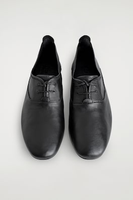 SOFT LEATHER BROGUES — BLACK 1