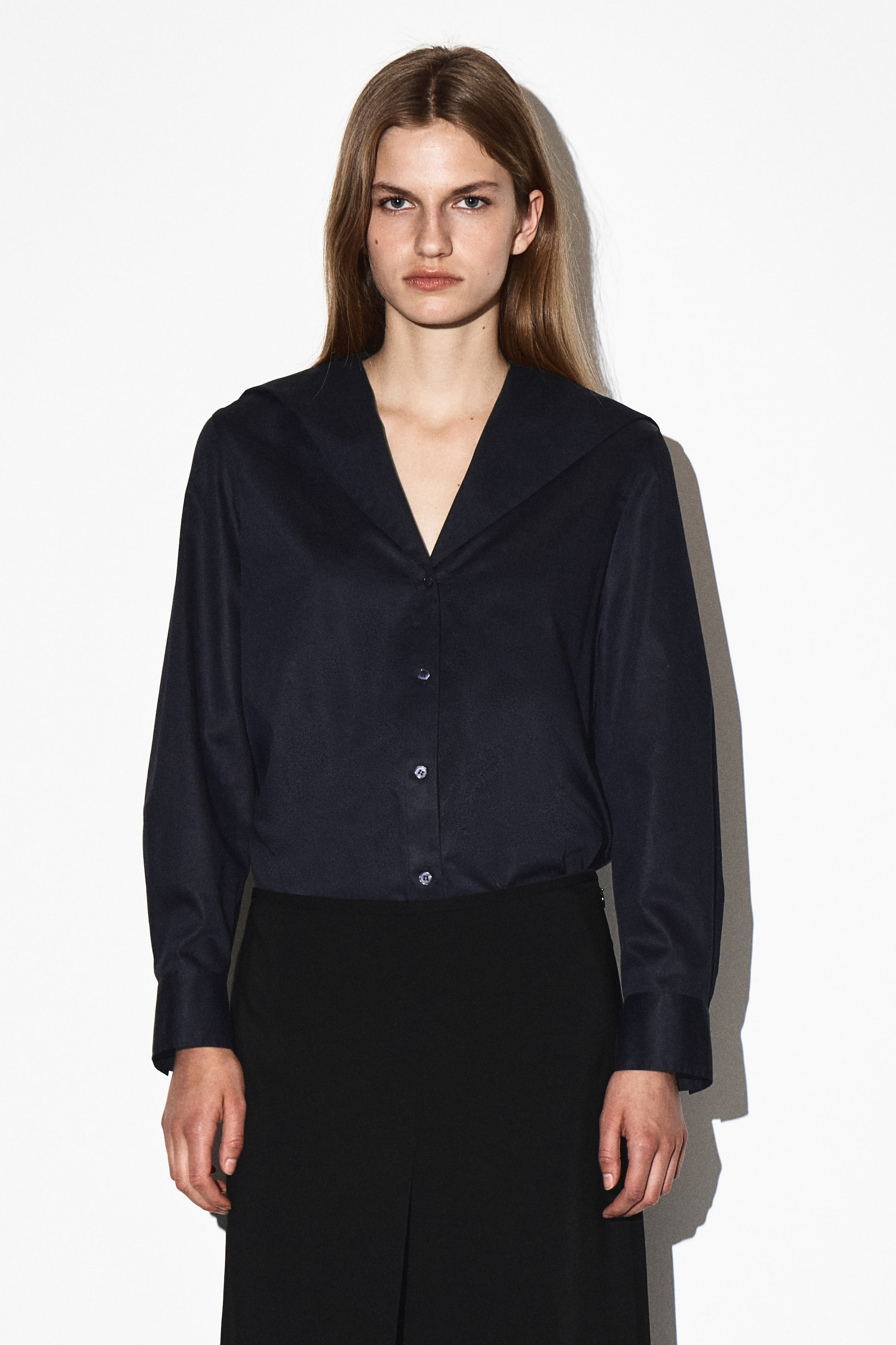 Ver imagen más grande: SAILOR-COLLAR COTTON SHIRT - AZUL MARINO - MUJER | H&M ES 1