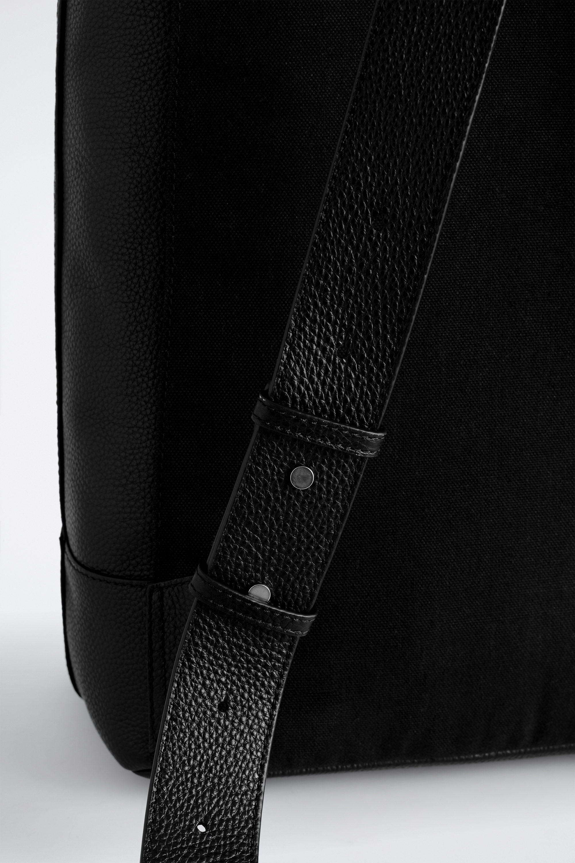 CLASSIC BACKPACK - LEATHER - BLACK | COS US