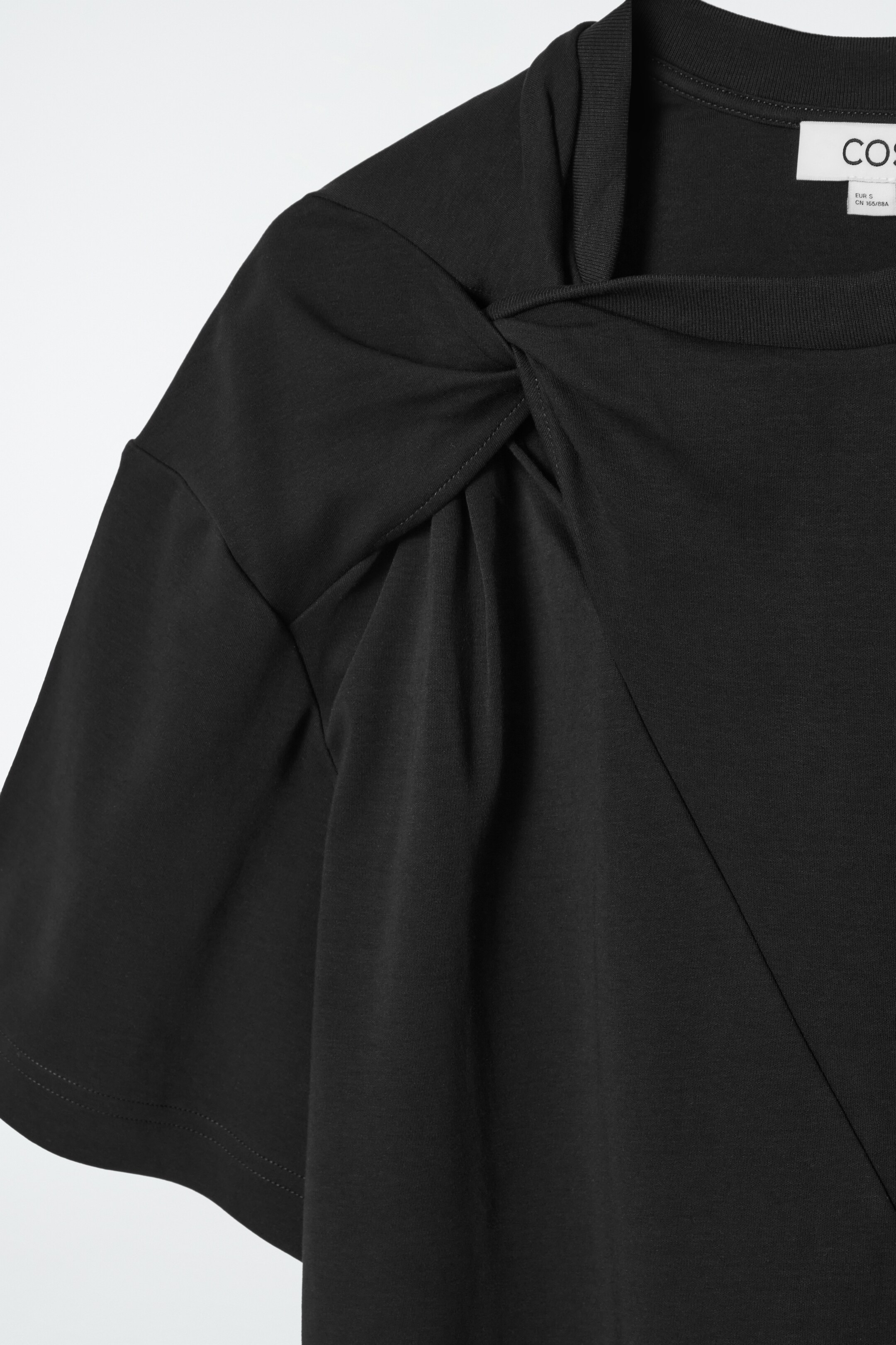 Grösseres Bild ansehen: T-SHIRT MIT TWIST-DETAIL AM AUSSCHNITT - SCHWARZ - DAMEN | H&M CH 2