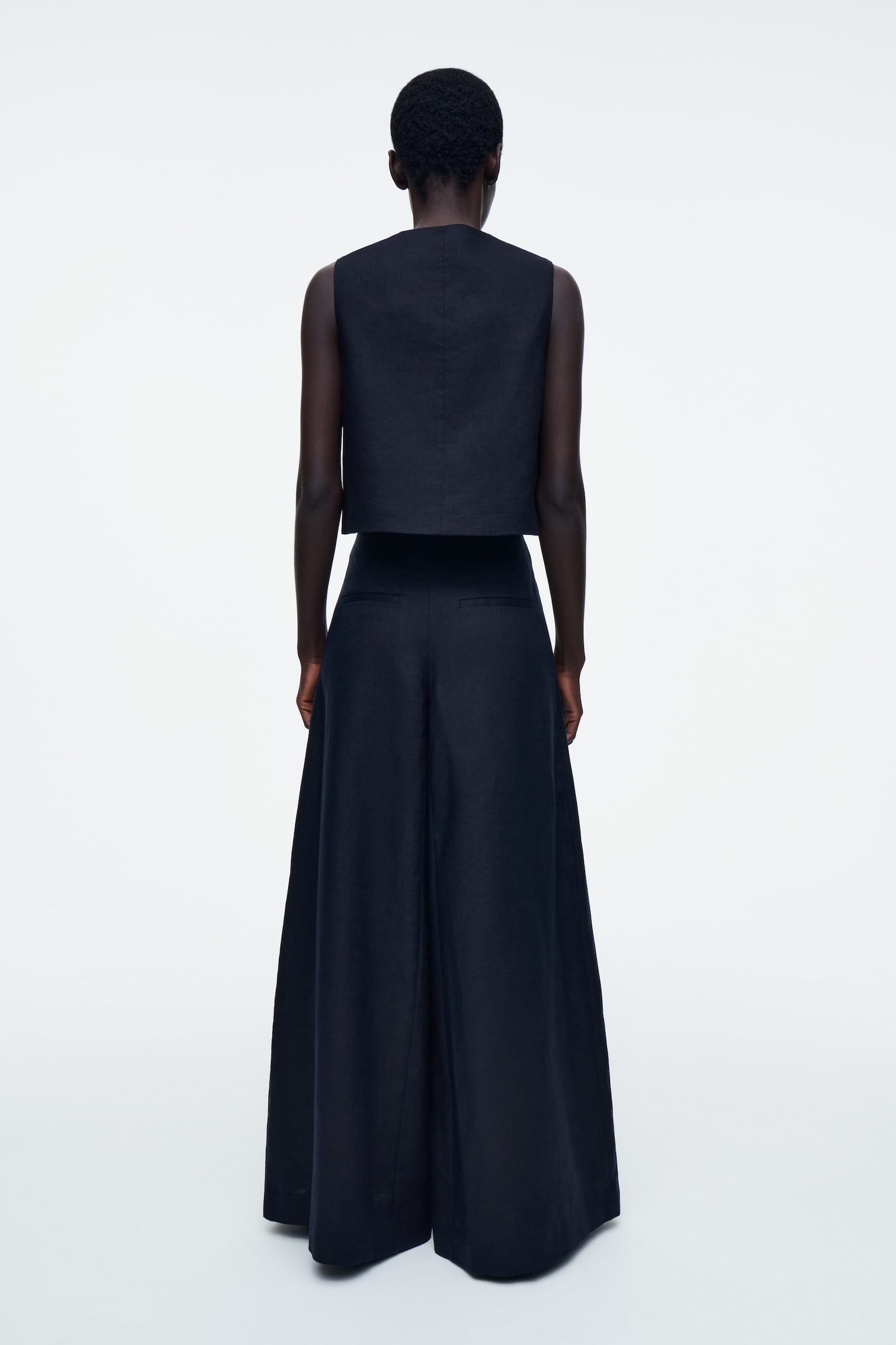 CHALECO CROP DE LINO - AZUL MARINO - 5