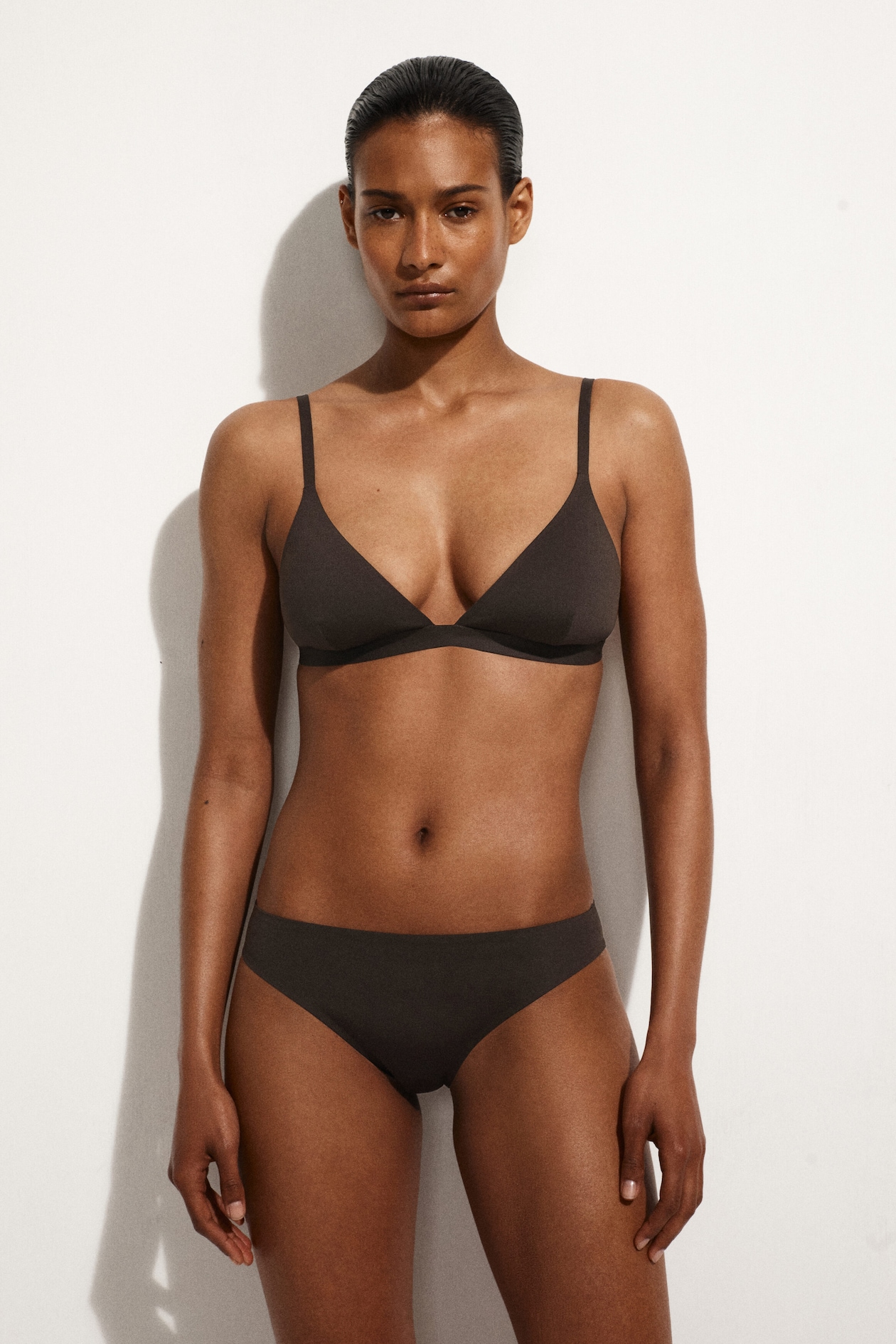 TRIANGLE BIKINI TOP — DARK BROWN