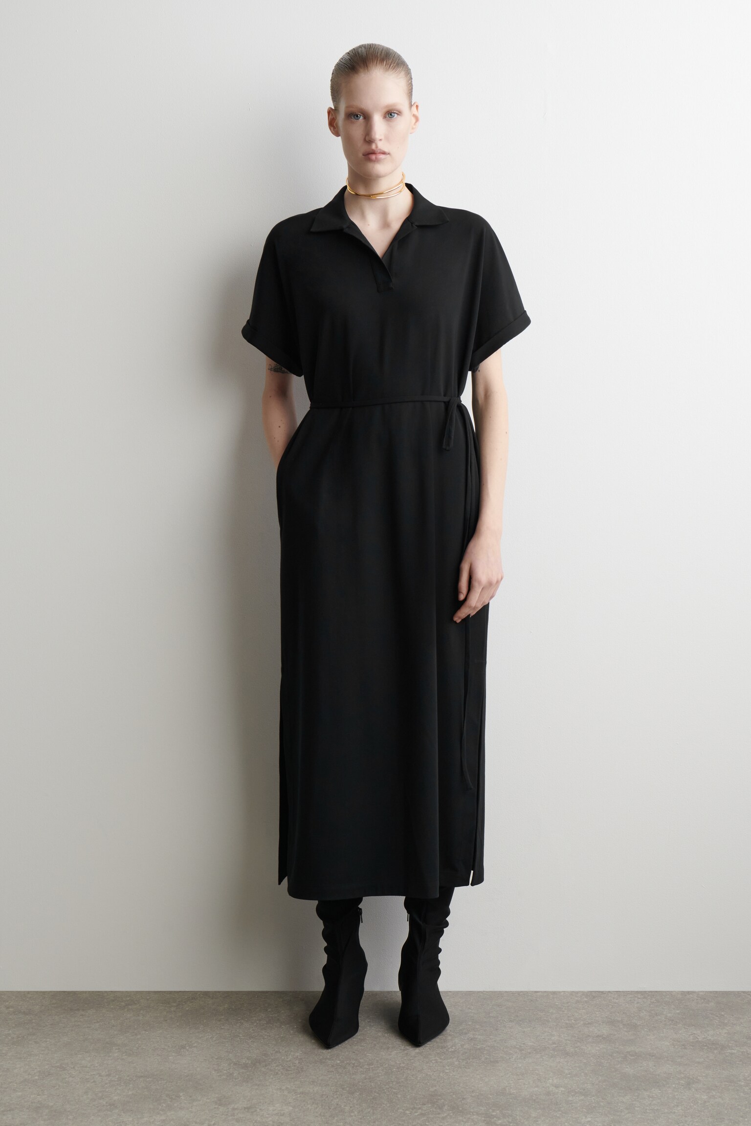 שמלת מידי פולו עם חגורה - שחור - 1